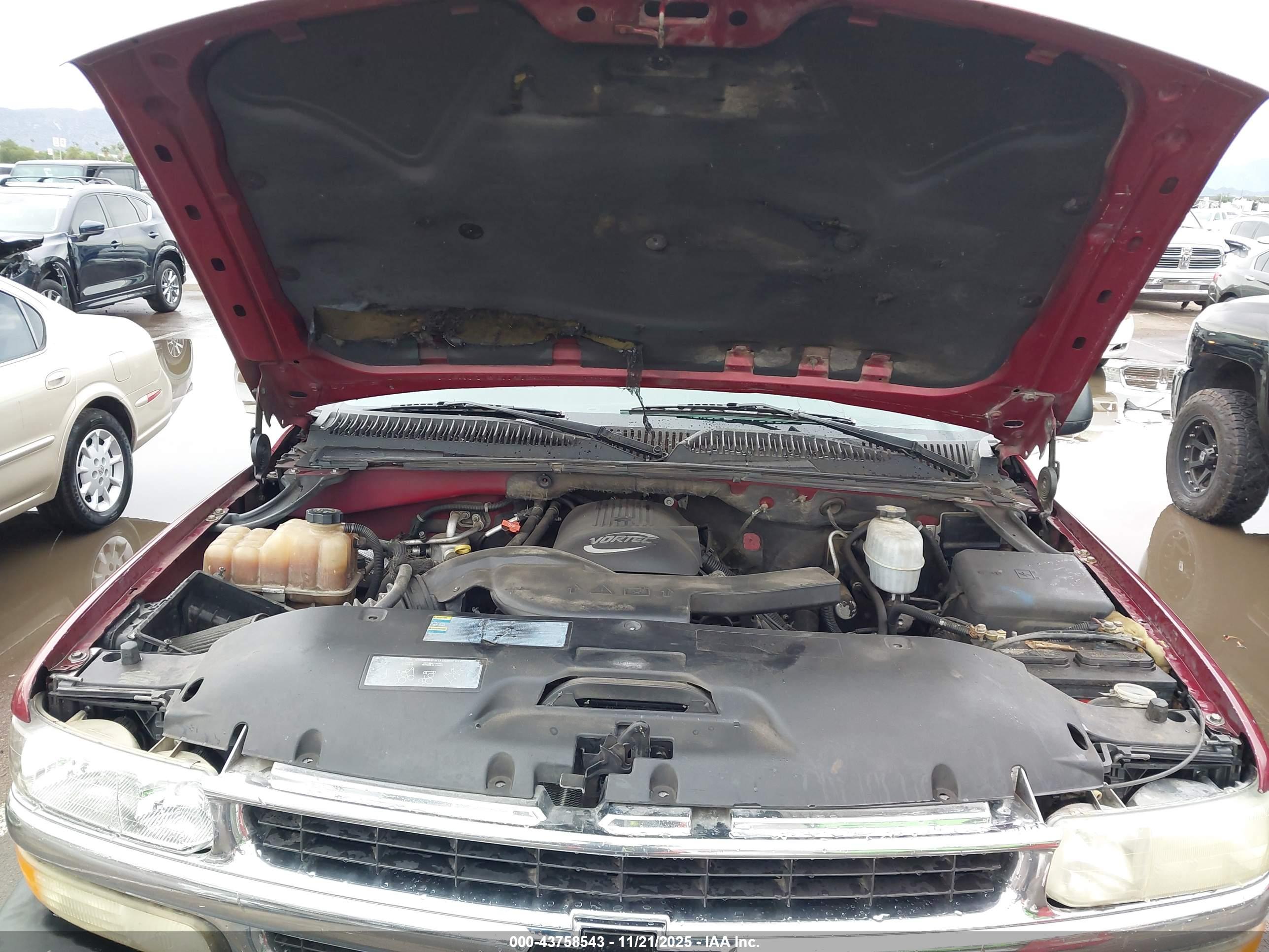 CHEVROLET SUBURBAN image 10
