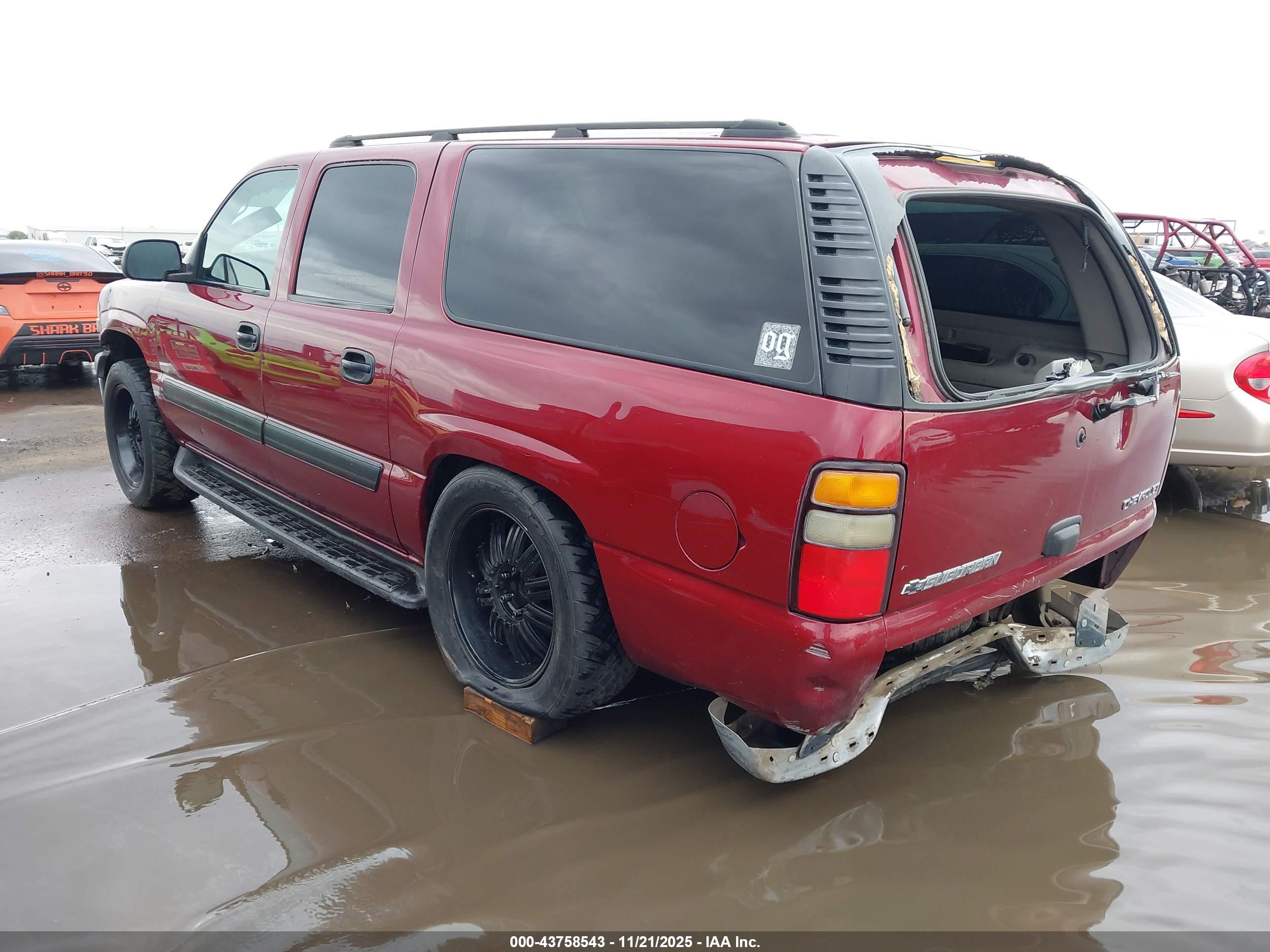 CHEVROLET SUBURBAN image 3