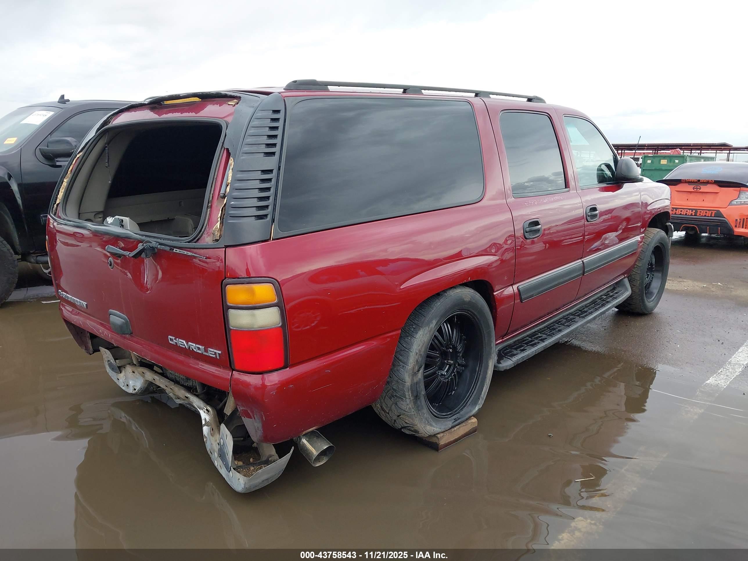 CHEVROLET SUBURBAN image 4