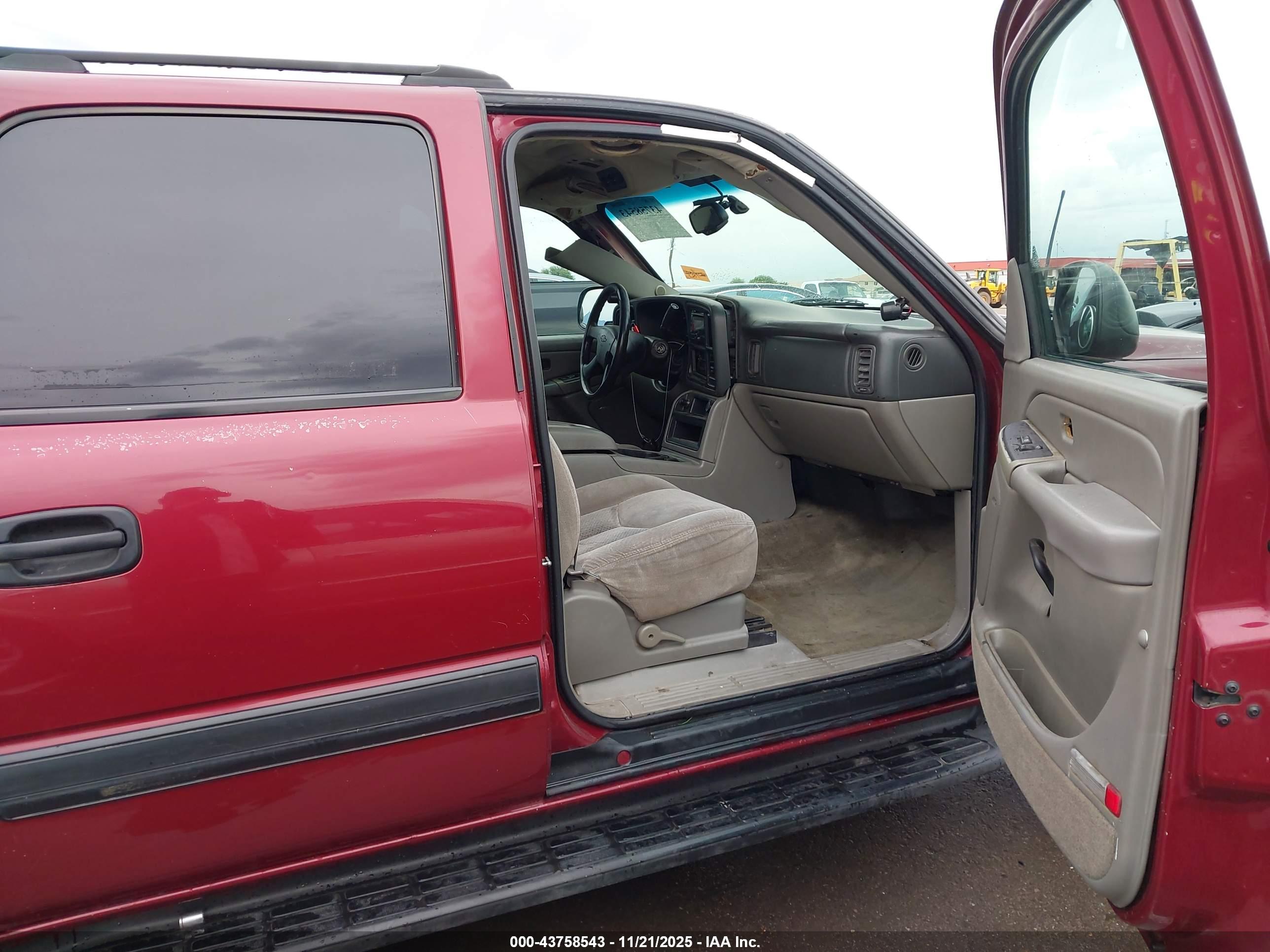 CHEVROLET SUBURBAN image 5