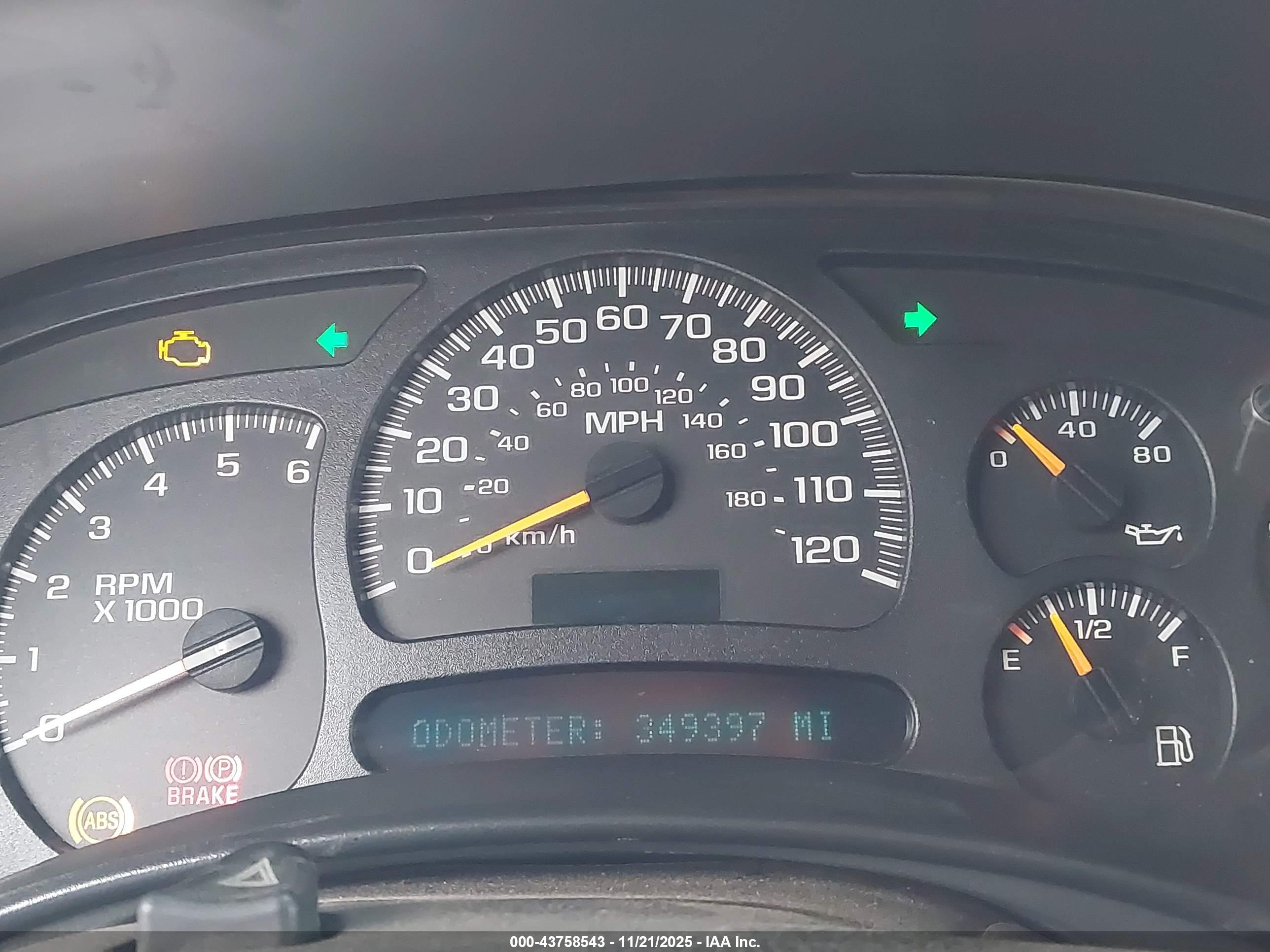 CHEVROLET SUBURBAN image 7