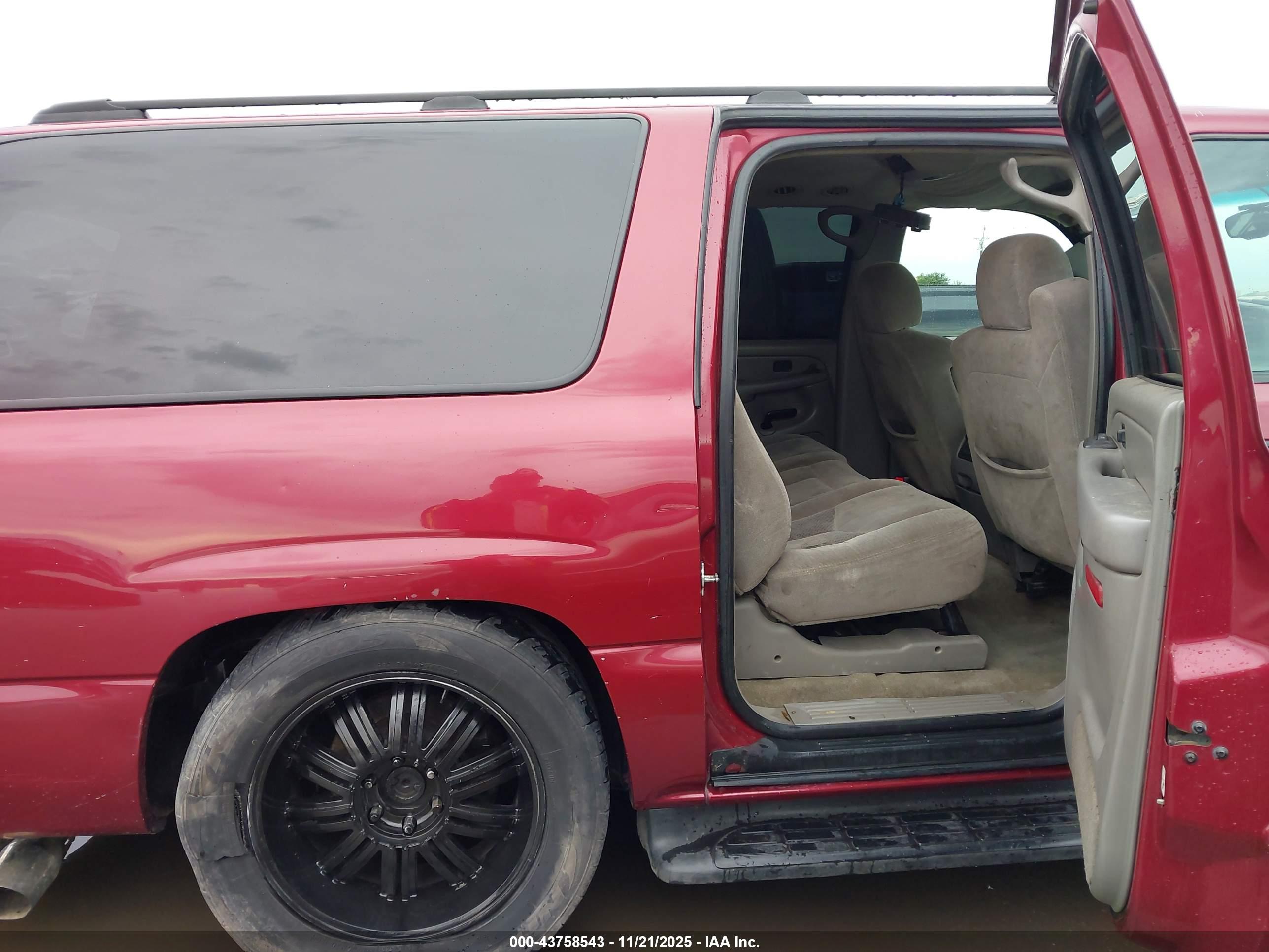 CHEVROLET SUBURBAN image 8