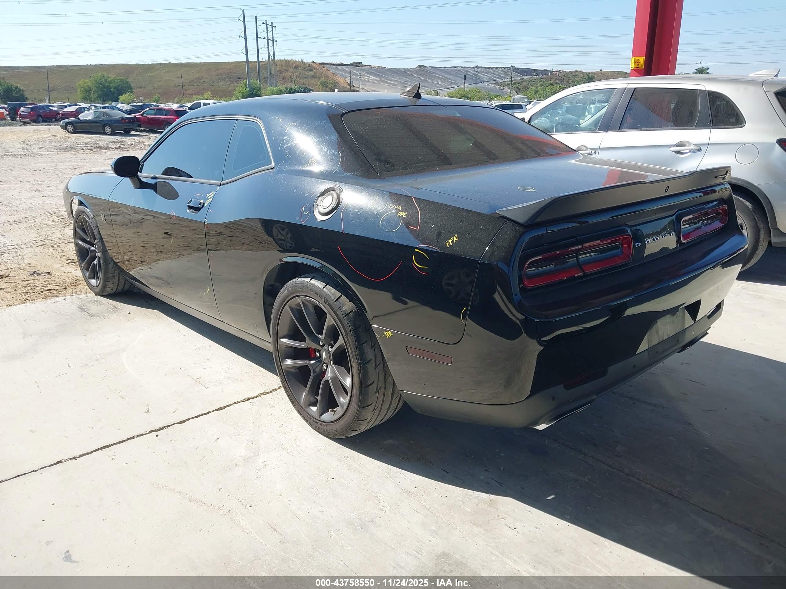 DODGE CHALLENGER image 3