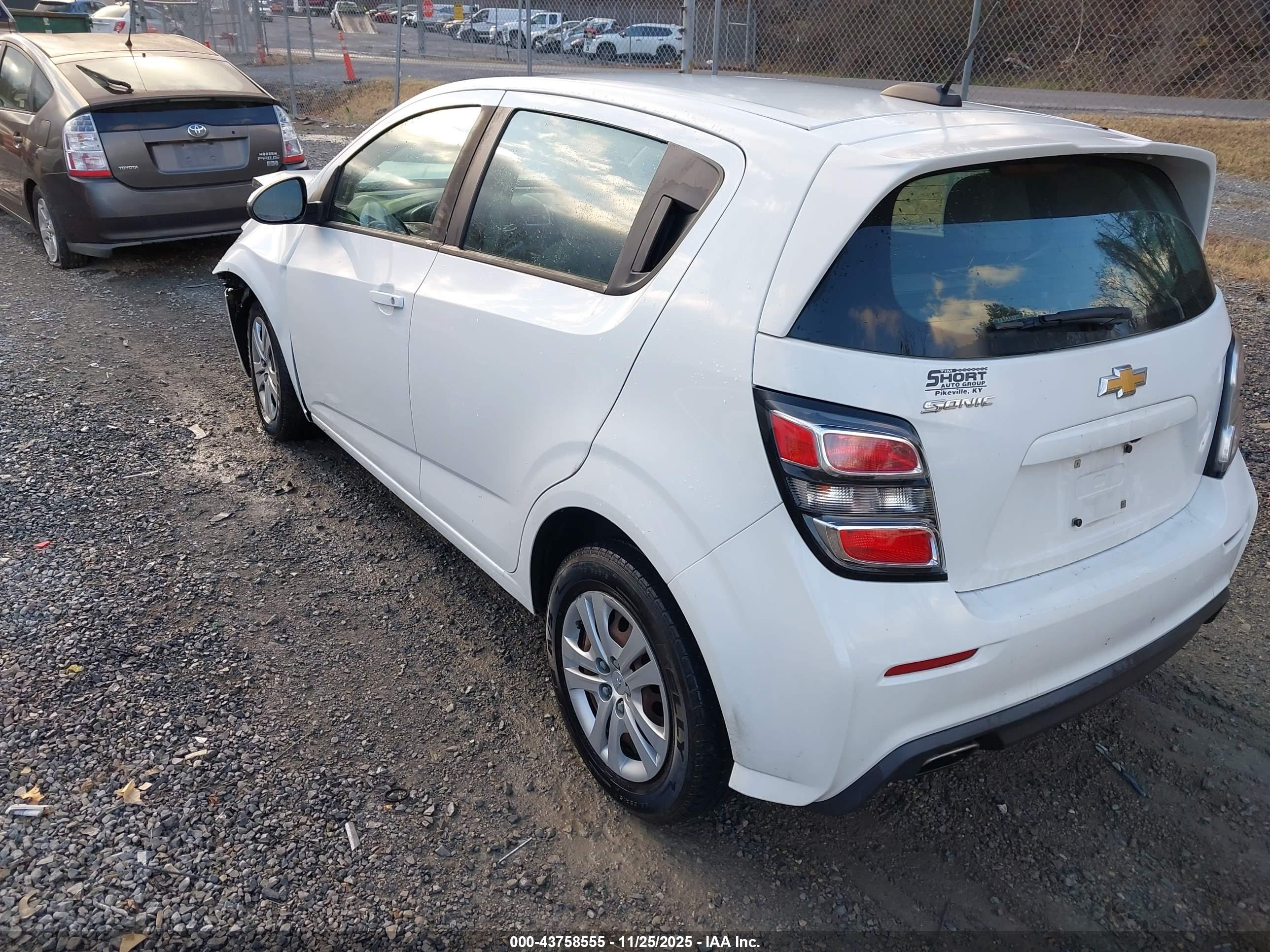 CHEVROLET SONIC image 3