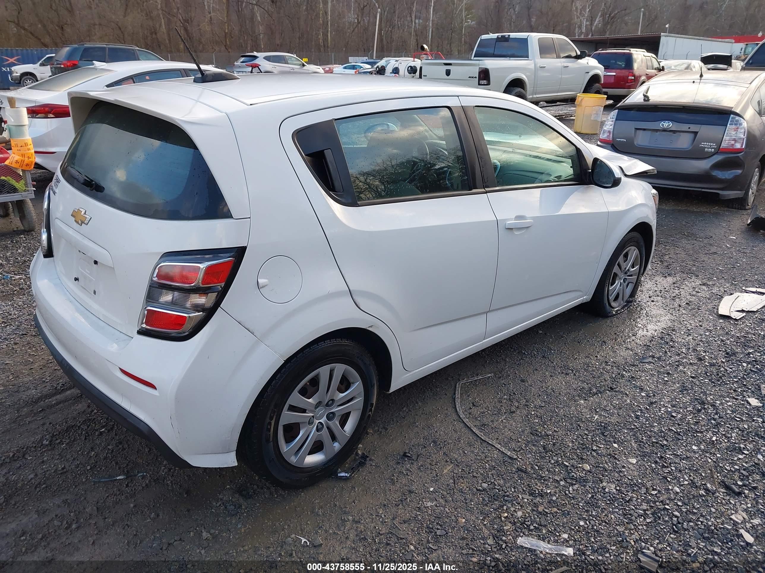 CHEVROLET SONIC image 4
