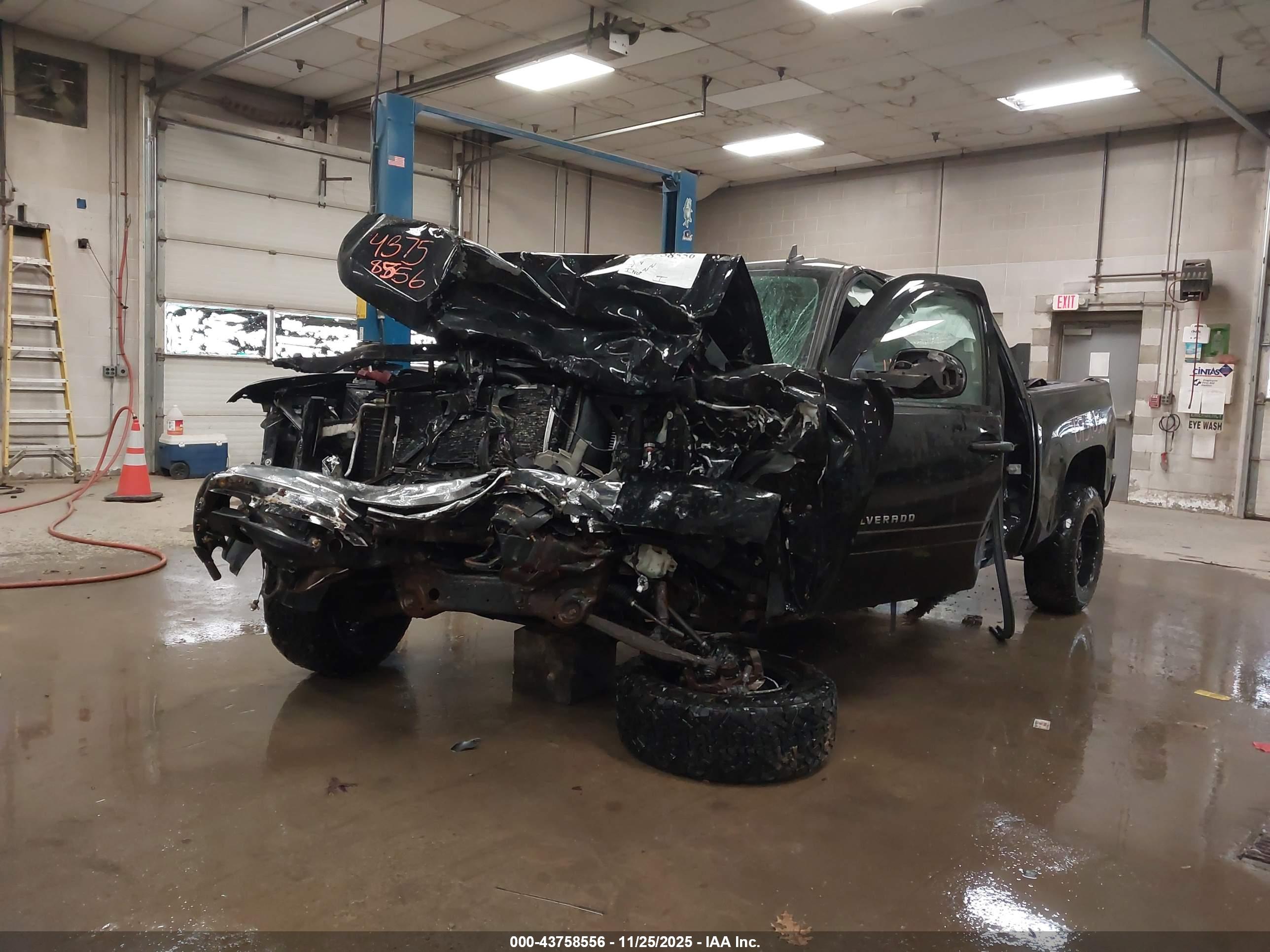 CHEVROLET SILVERADO image 2