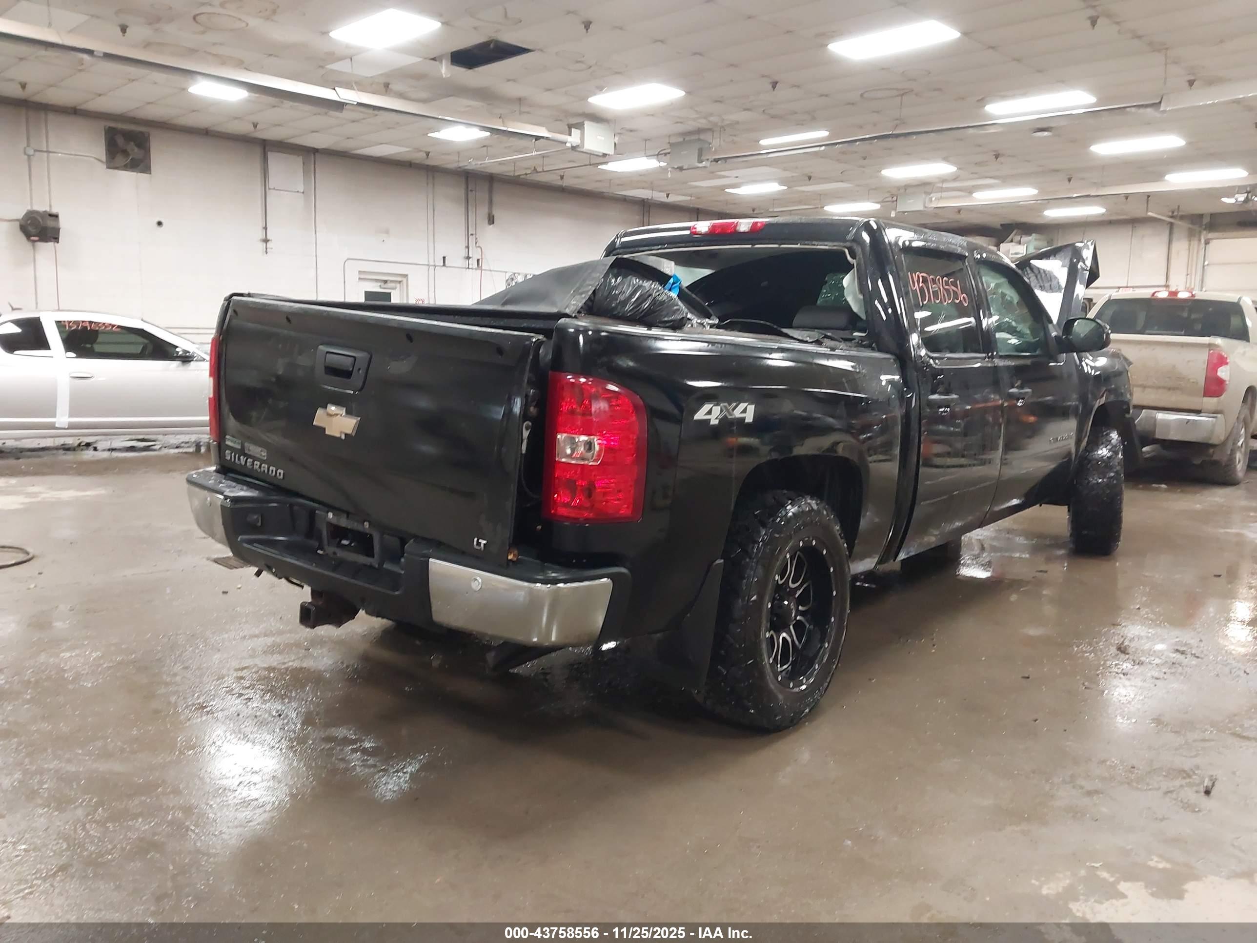 CHEVROLET SILVERADO image 4