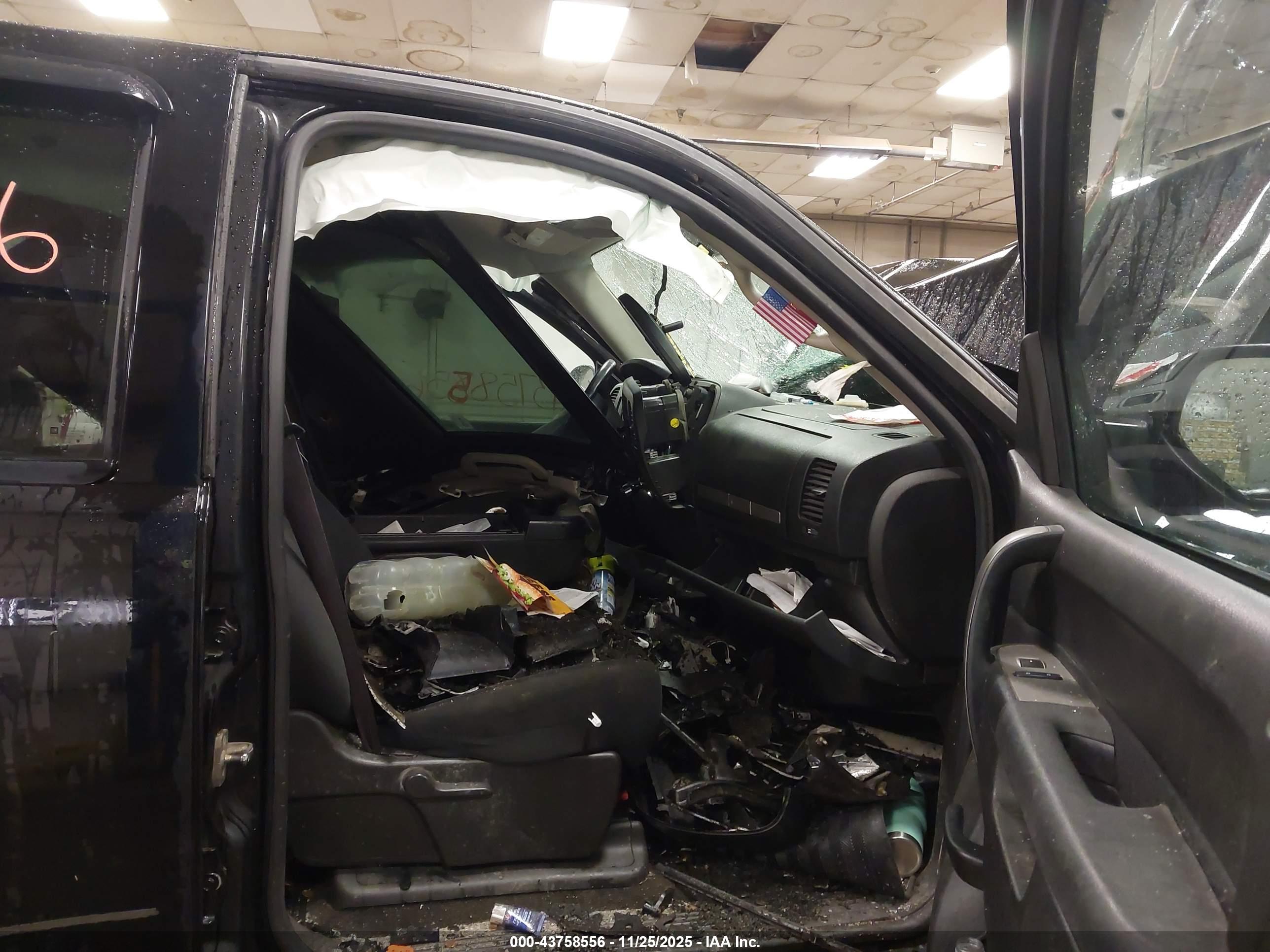 CHEVROLET SILVERADO image 5