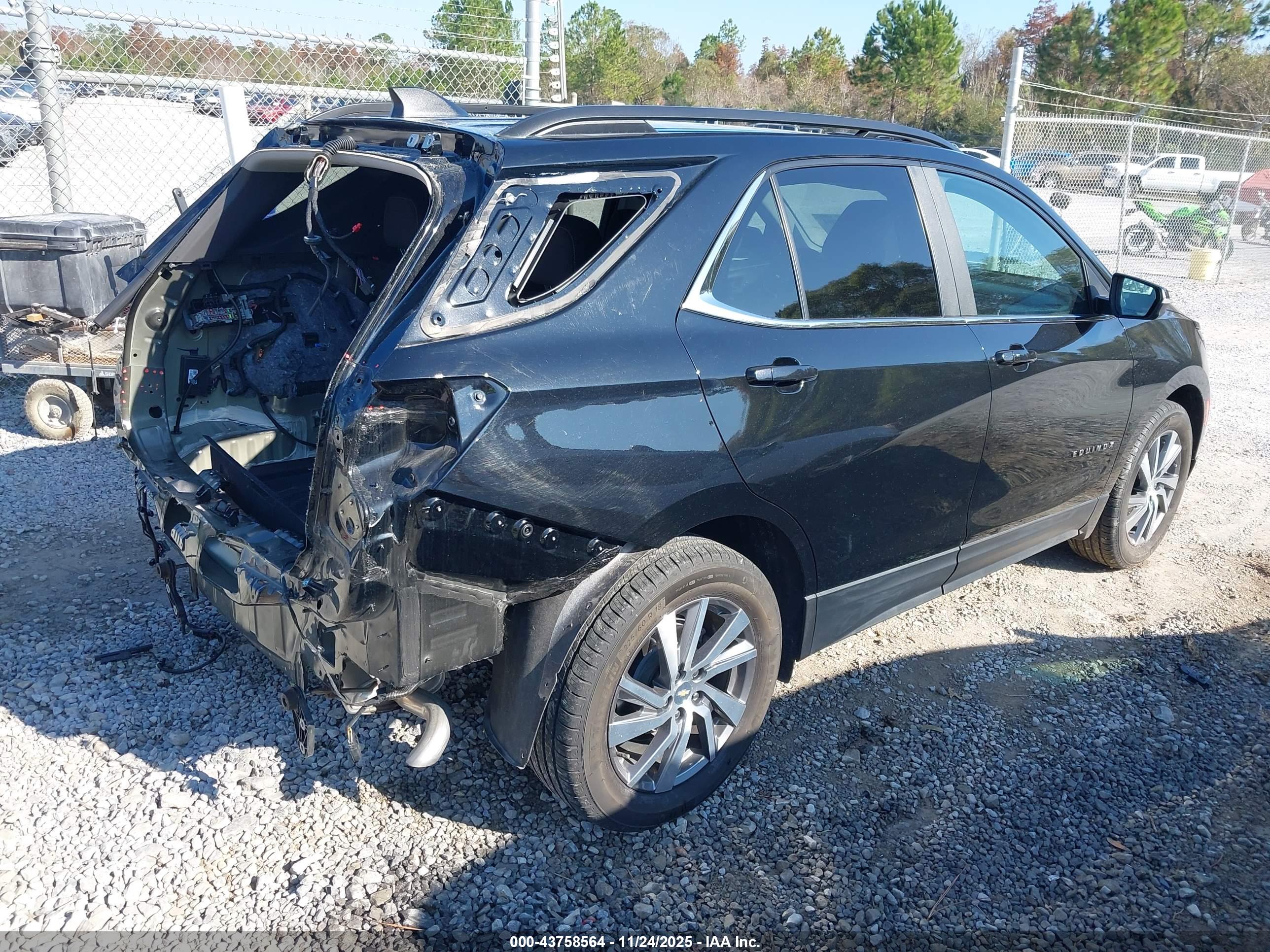 CHEVROLET EQUINOX image 4