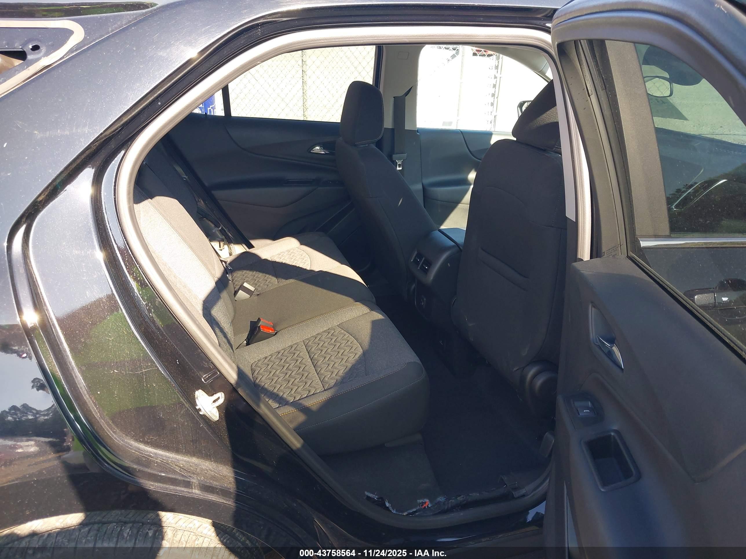 CHEVROLET EQUINOX image 8