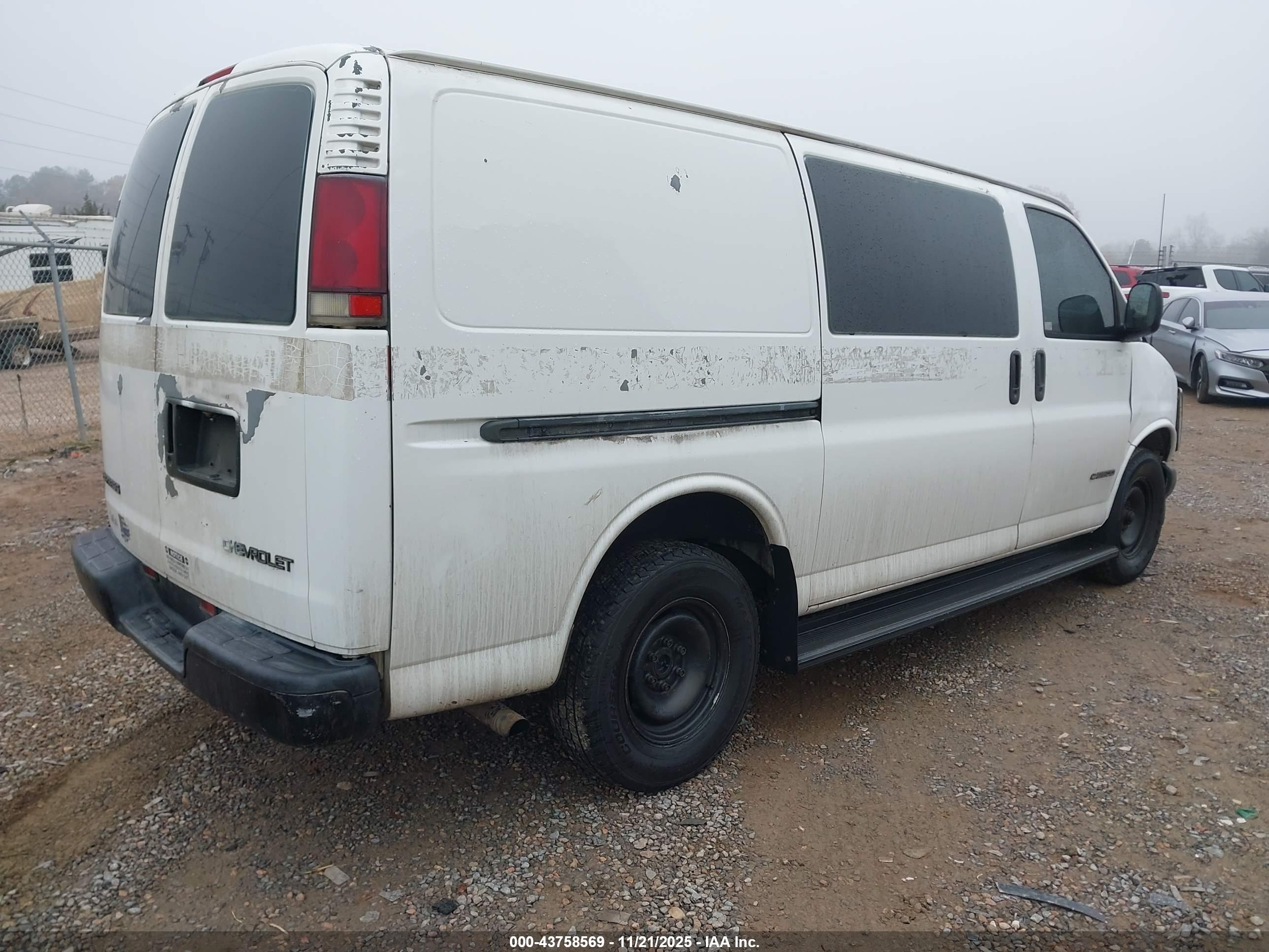 CHEVROLET EXPRESS image 4