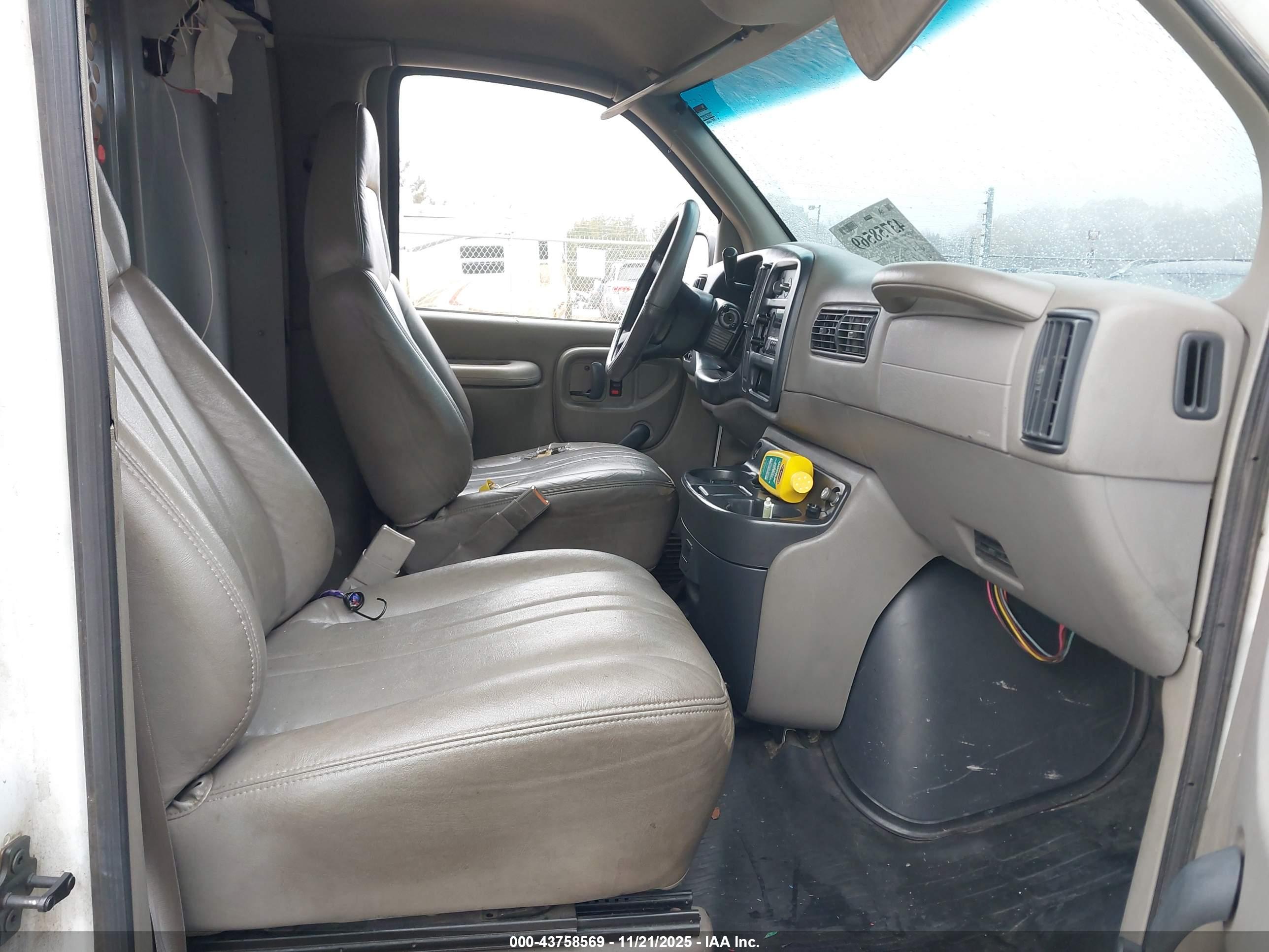 CHEVROLET EXPRESS image 5