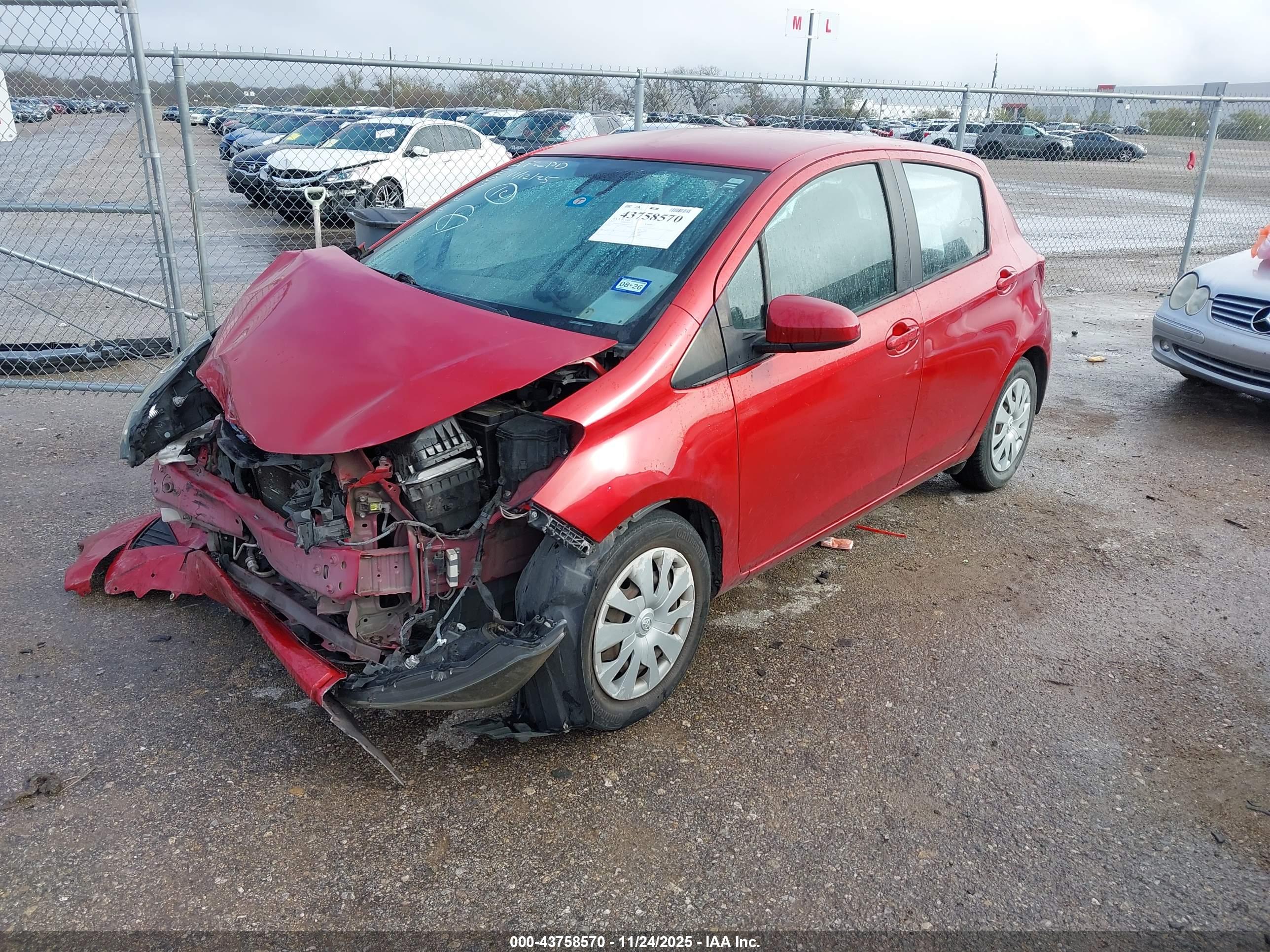 TOYOTA YARIS image 2