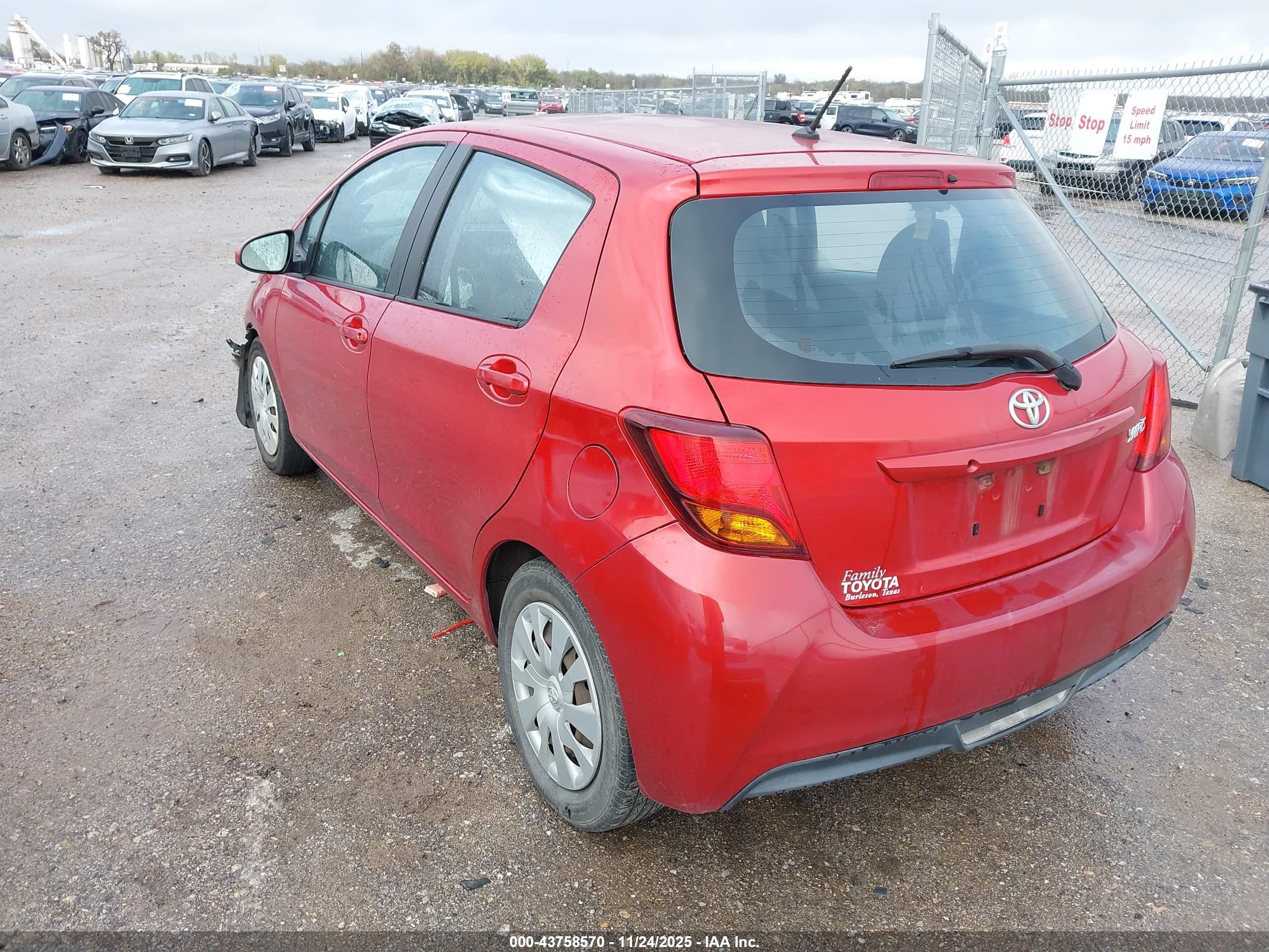 TOYOTA YARIS image 3