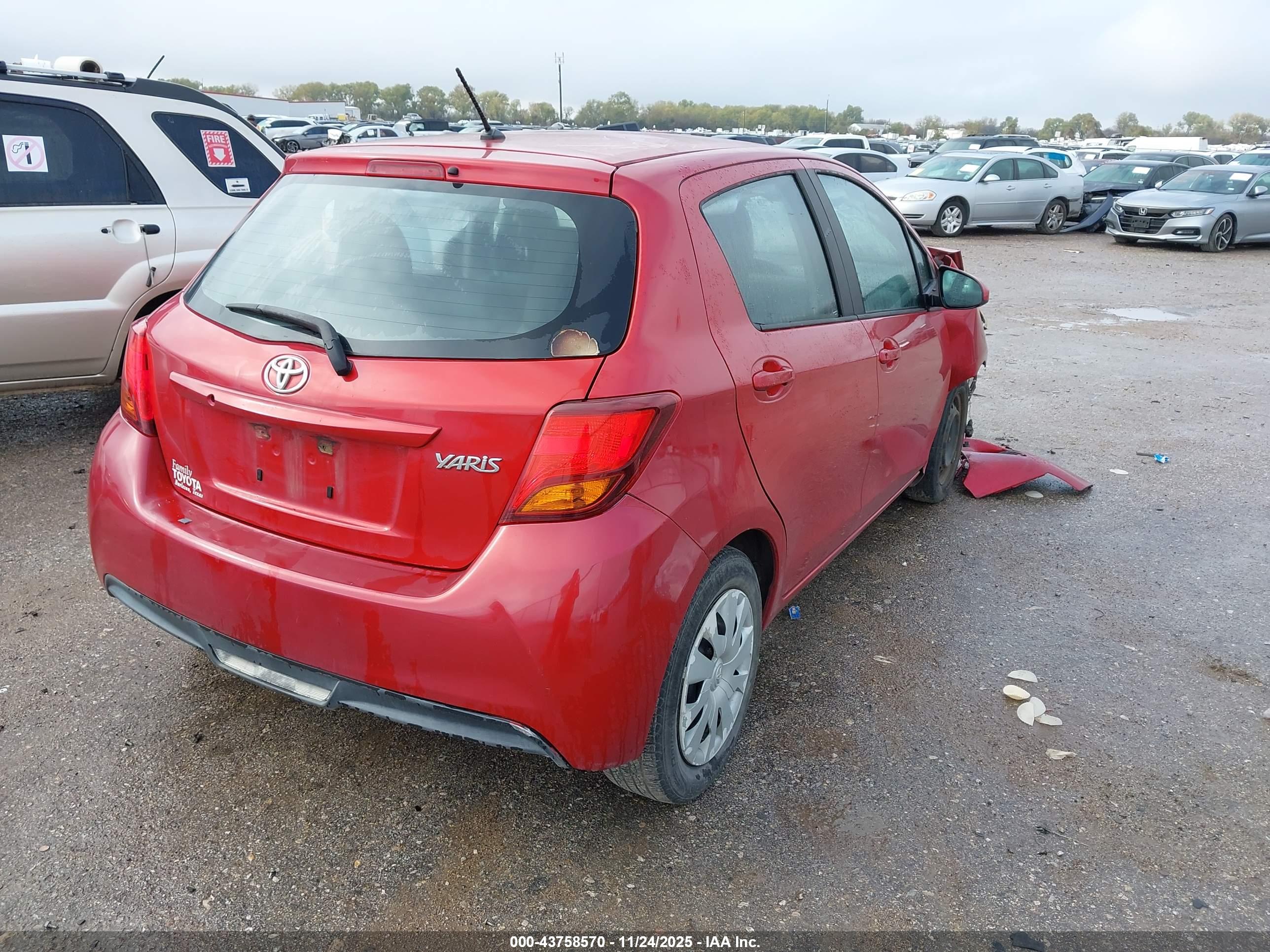 TOYOTA YARIS image 4