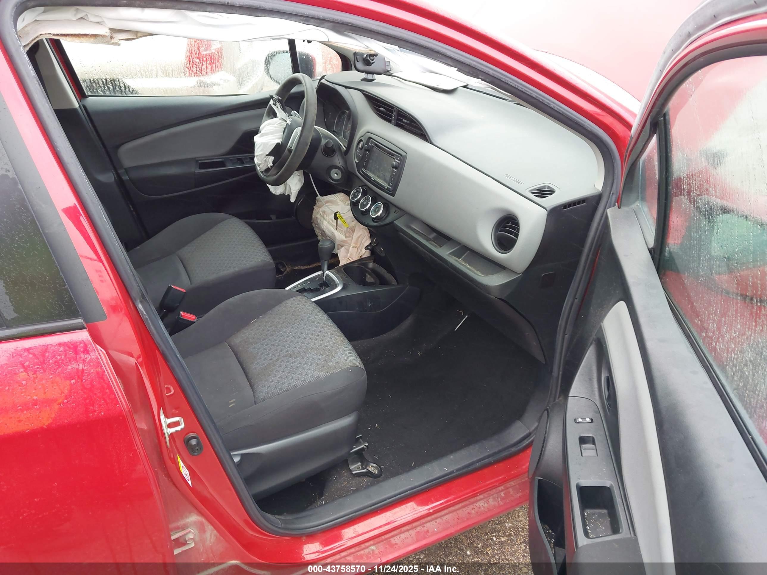 TOYOTA YARIS image 5