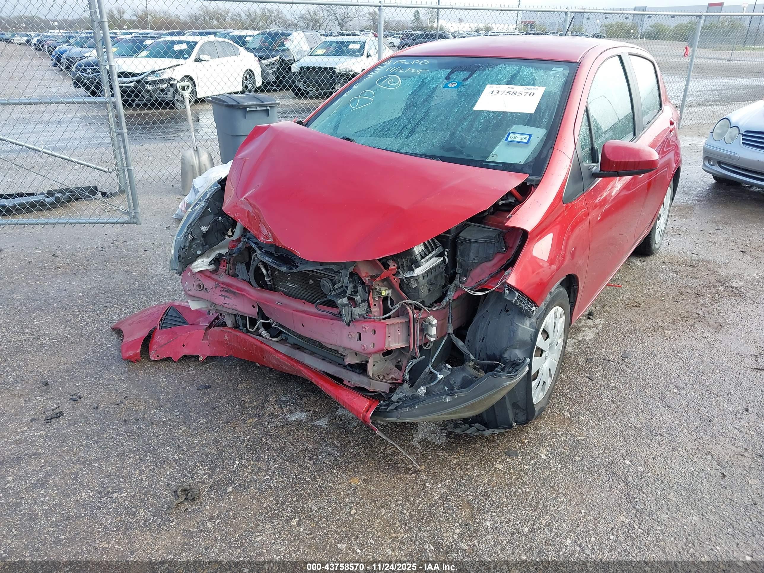 TOYOTA YARIS image 6