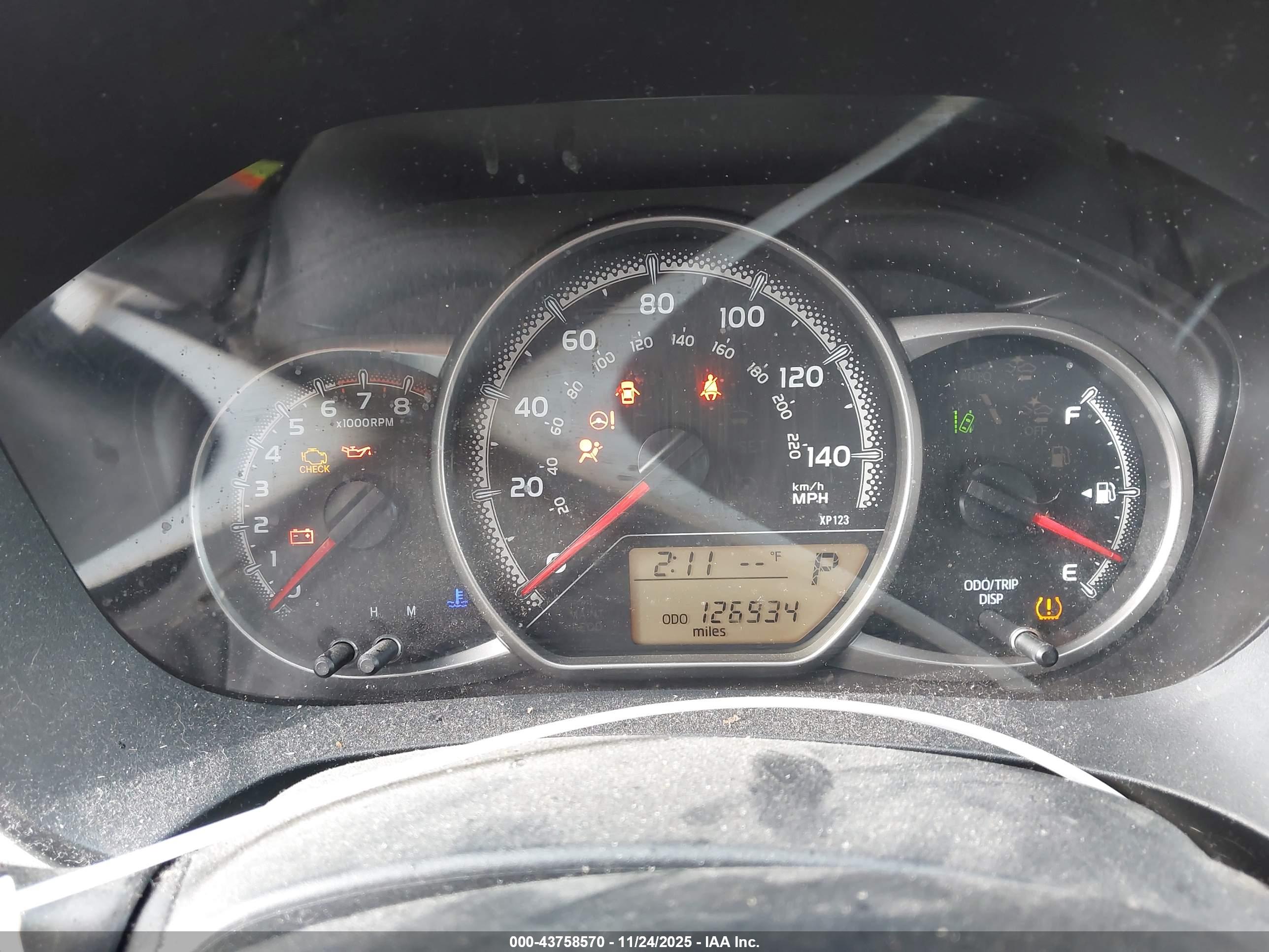 TOYOTA YARIS image 7