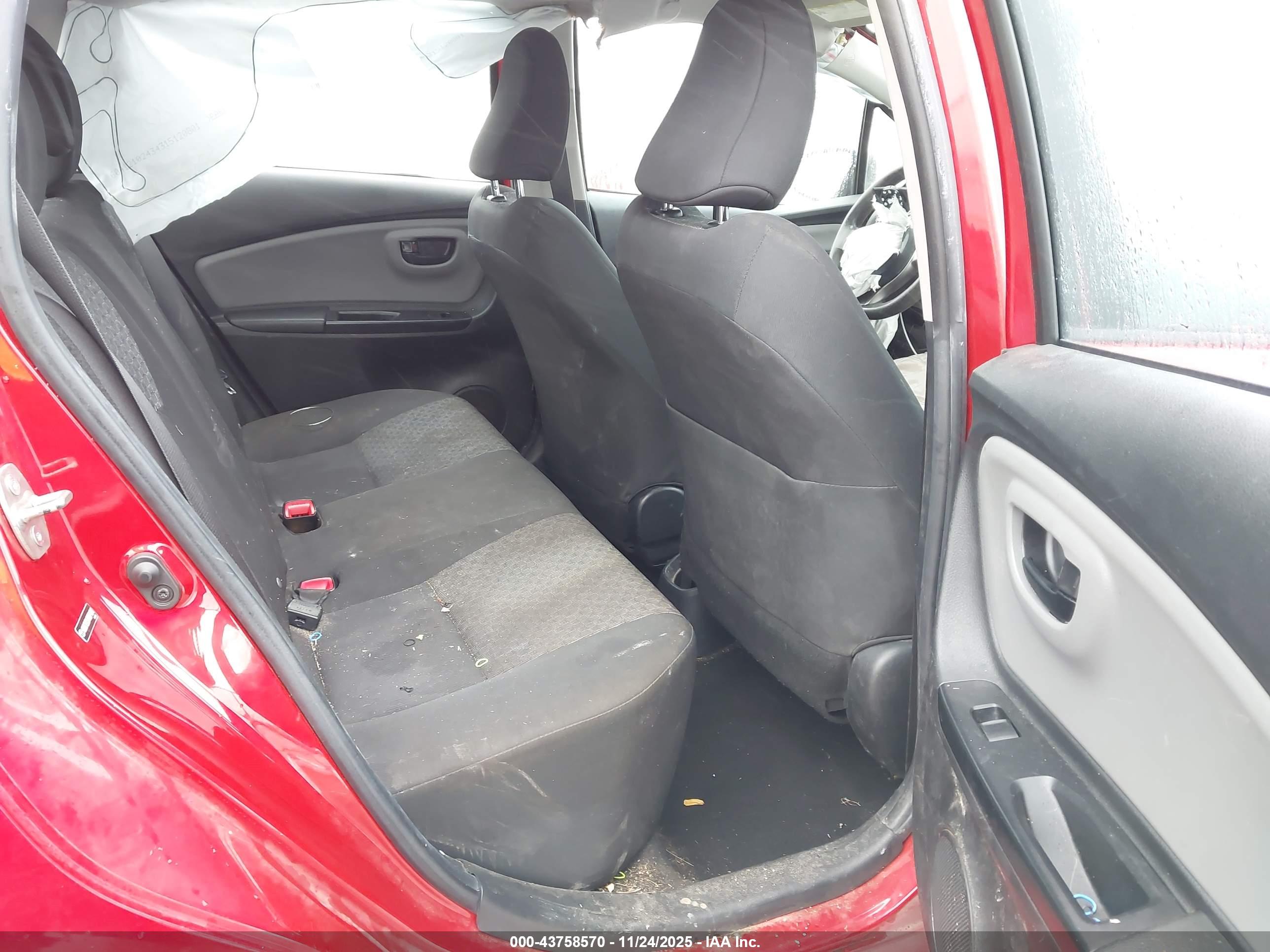TOYOTA YARIS image 8
