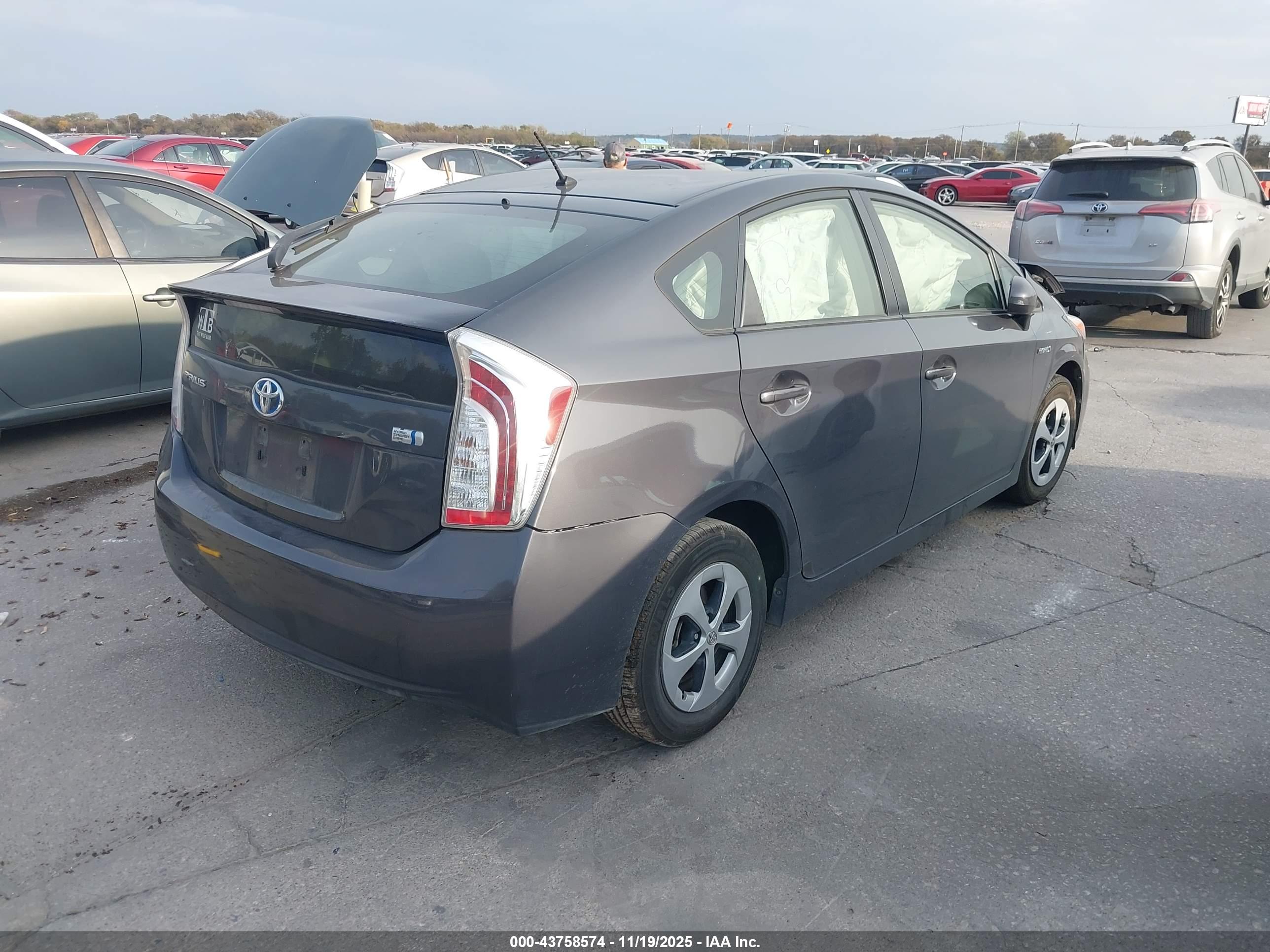 TOYOTA PRIUS image 4
