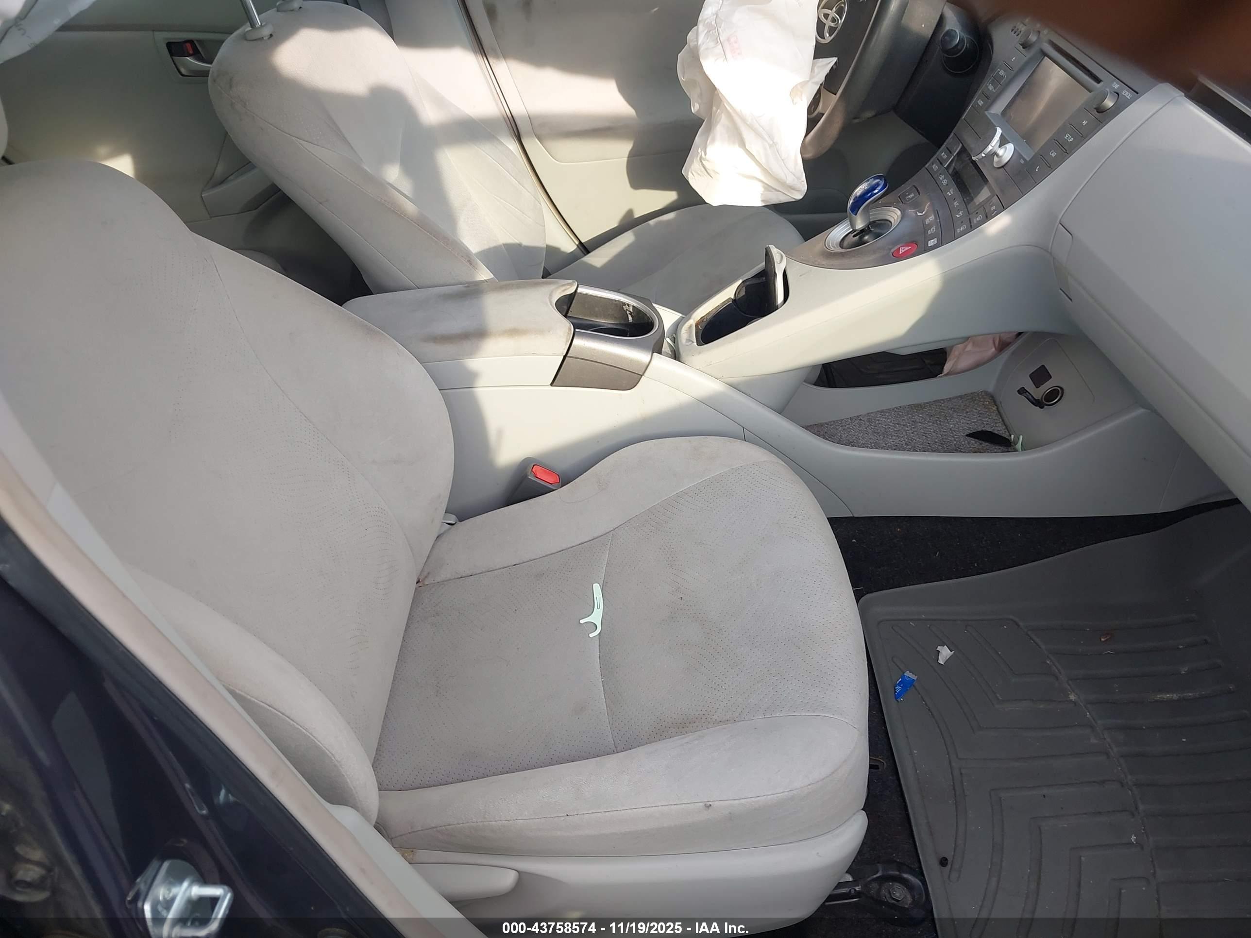 TOYOTA PRIUS image 5