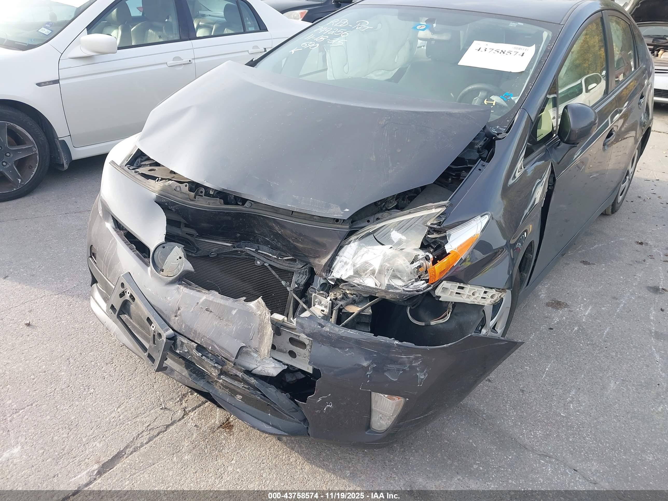 TOYOTA PRIUS image 6