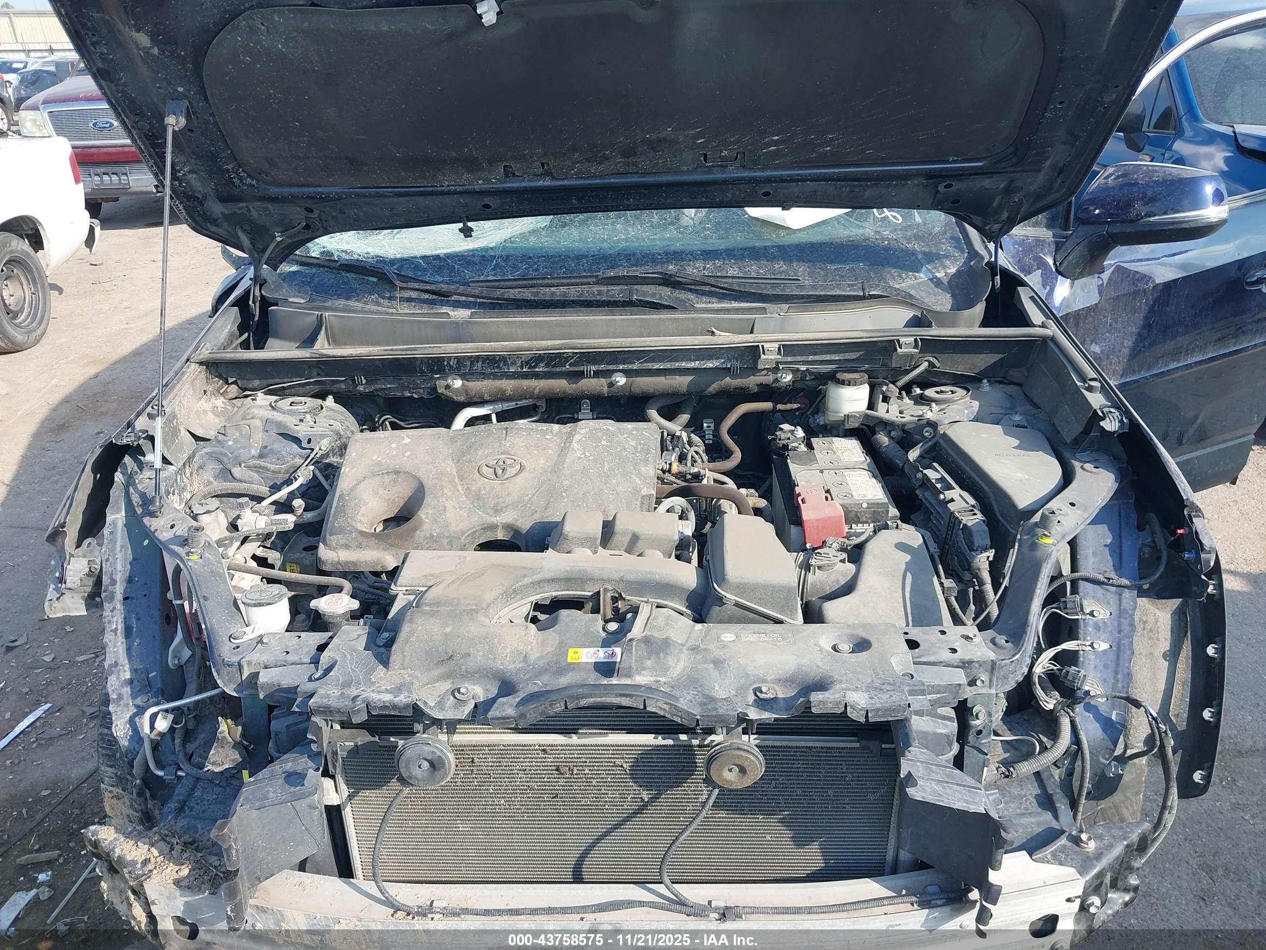 TOYOTA RAV4 image 10