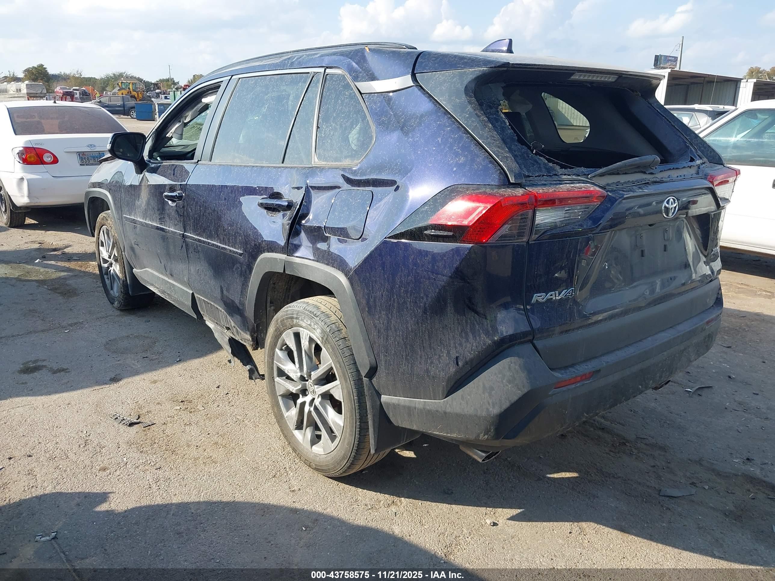 TOYOTA RAV4 image 3