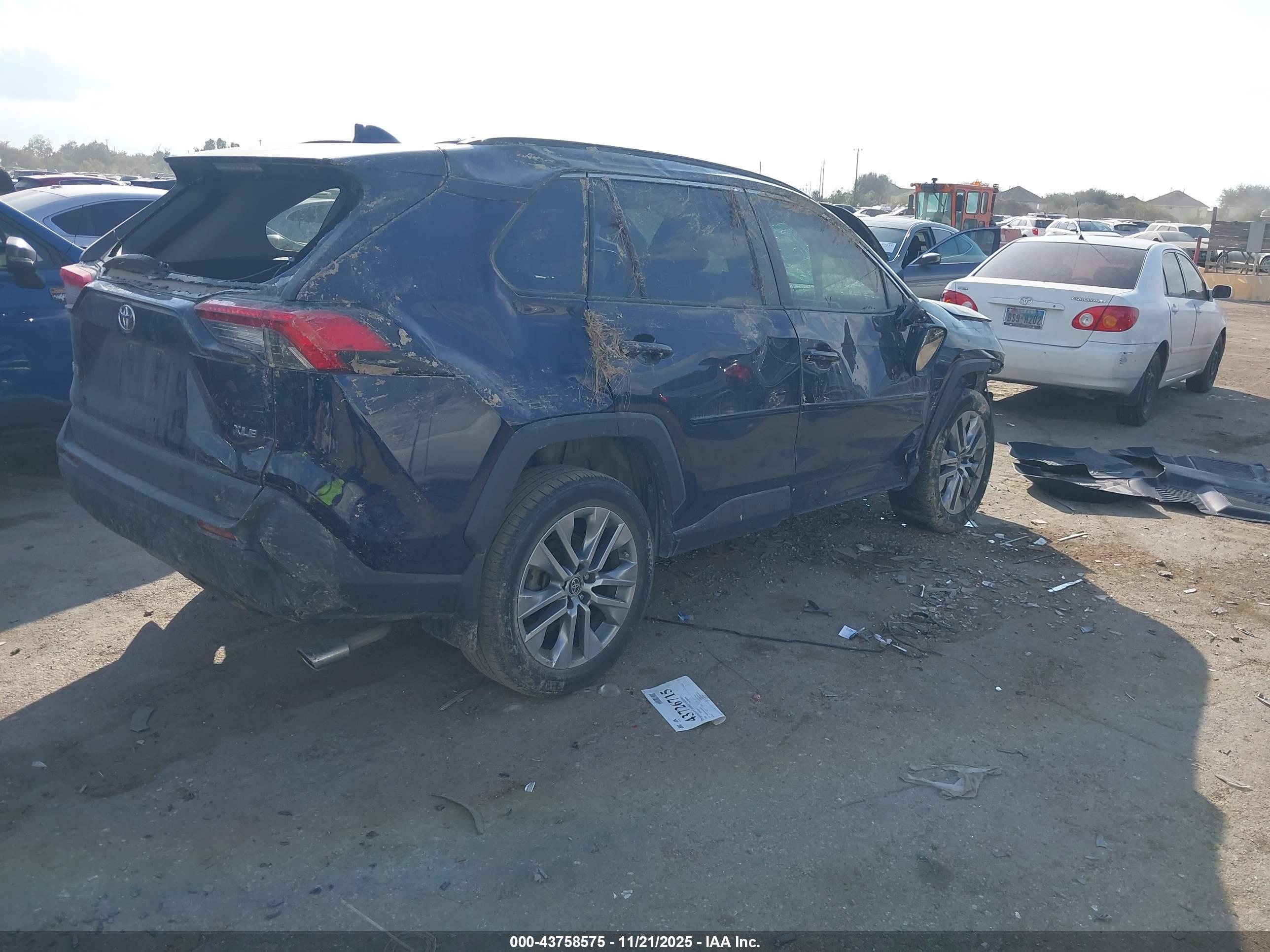 TOYOTA RAV4 image 4