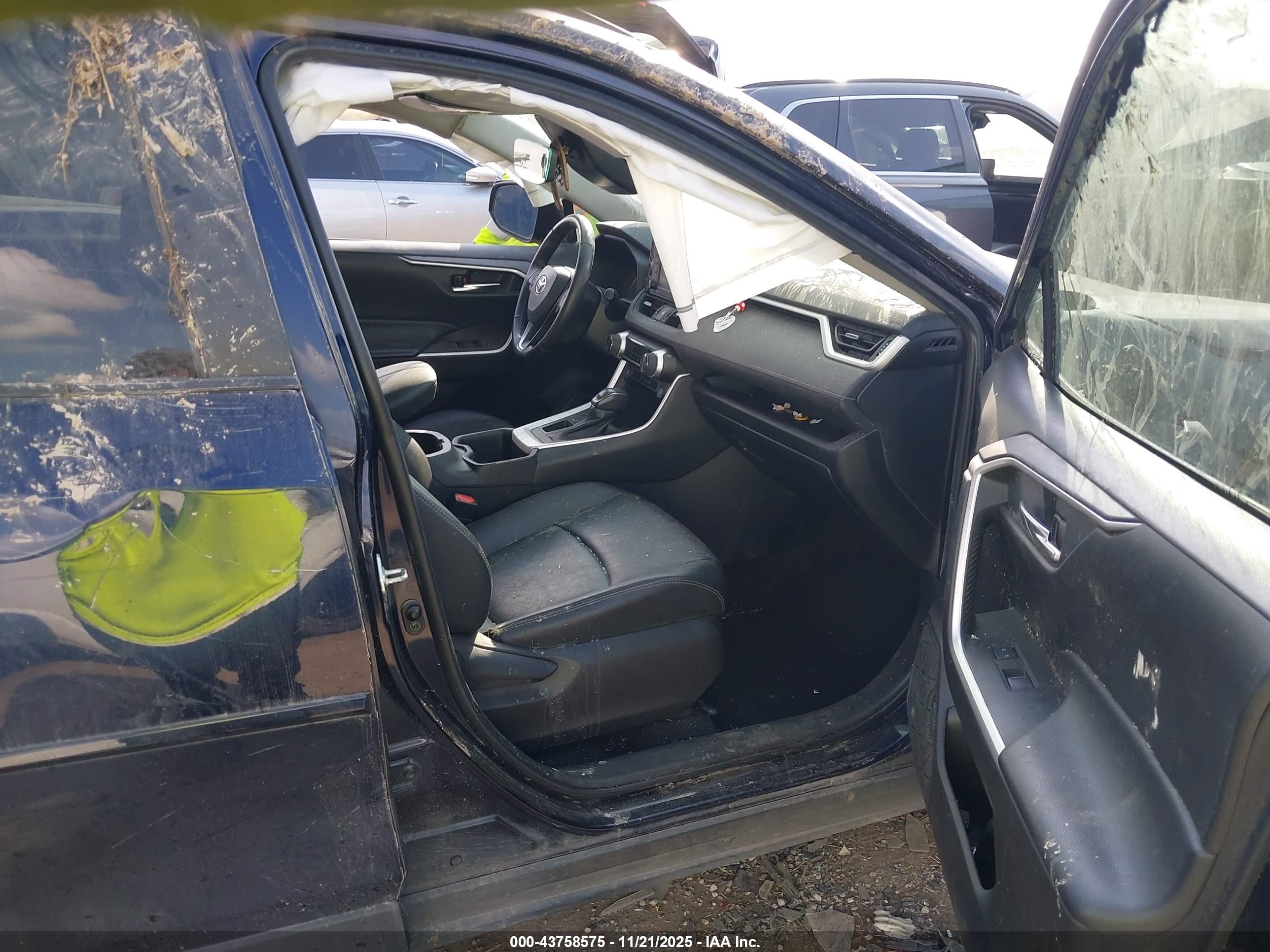 TOYOTA RAV4 image 5