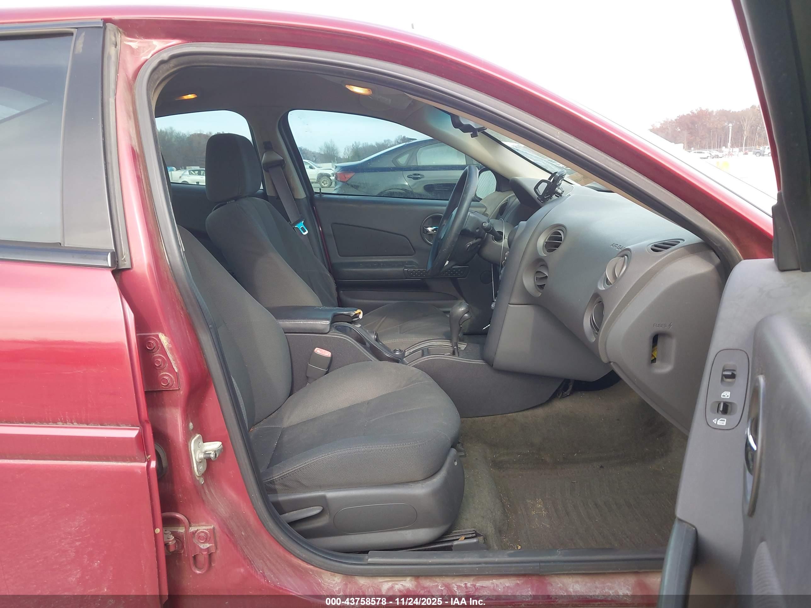 PONTIAC GRAND image 5