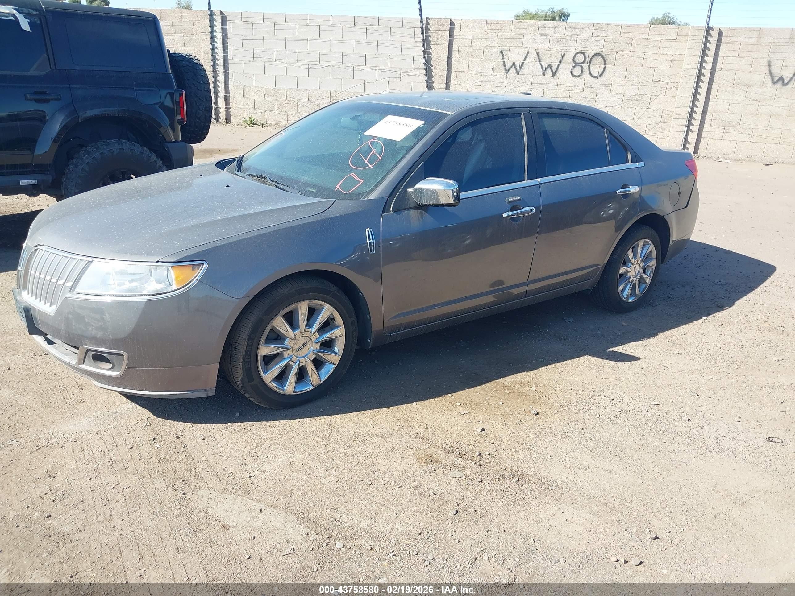 LINCOLN MKZ image 2