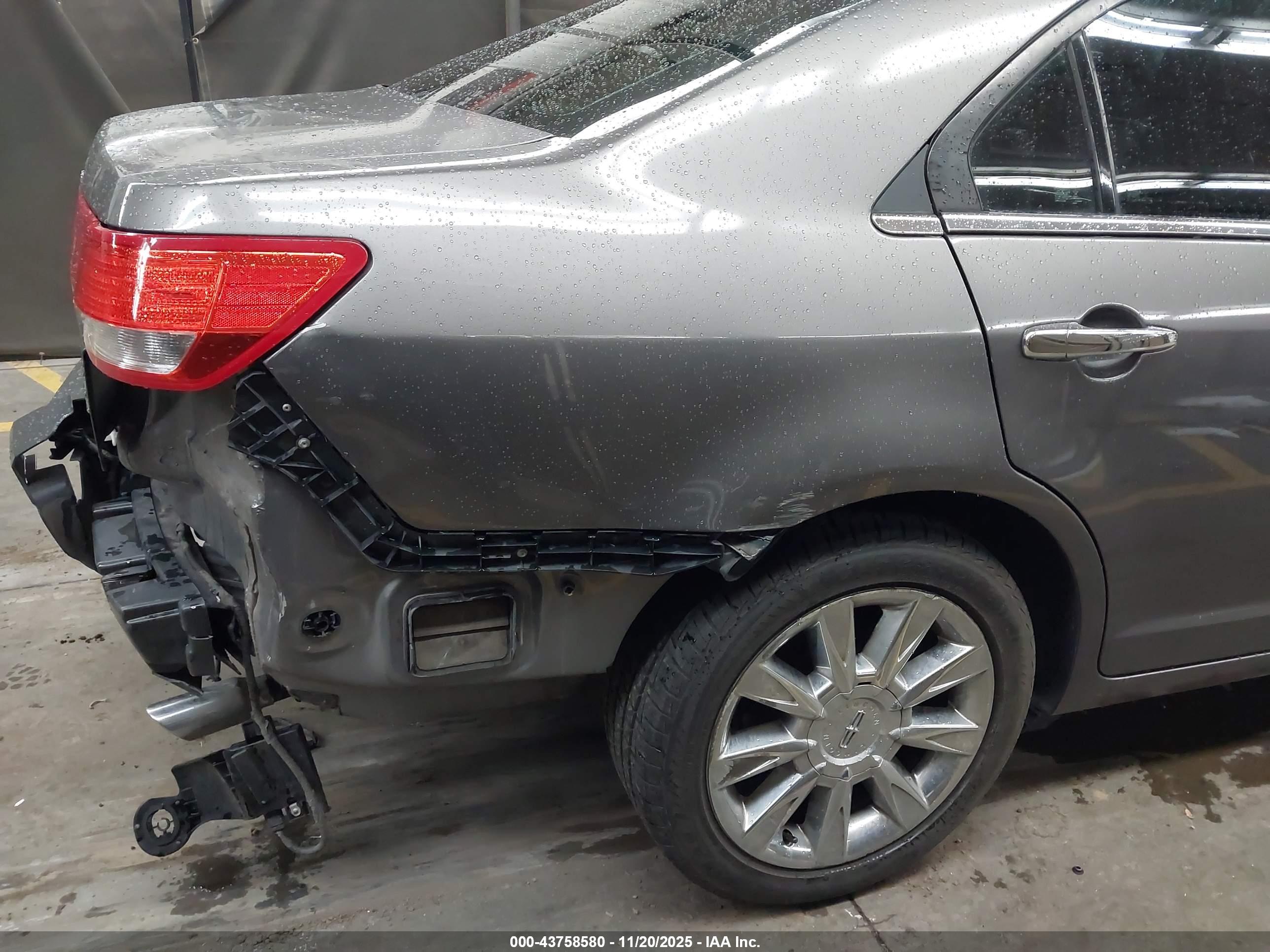 LINCOLN MKZ image 6