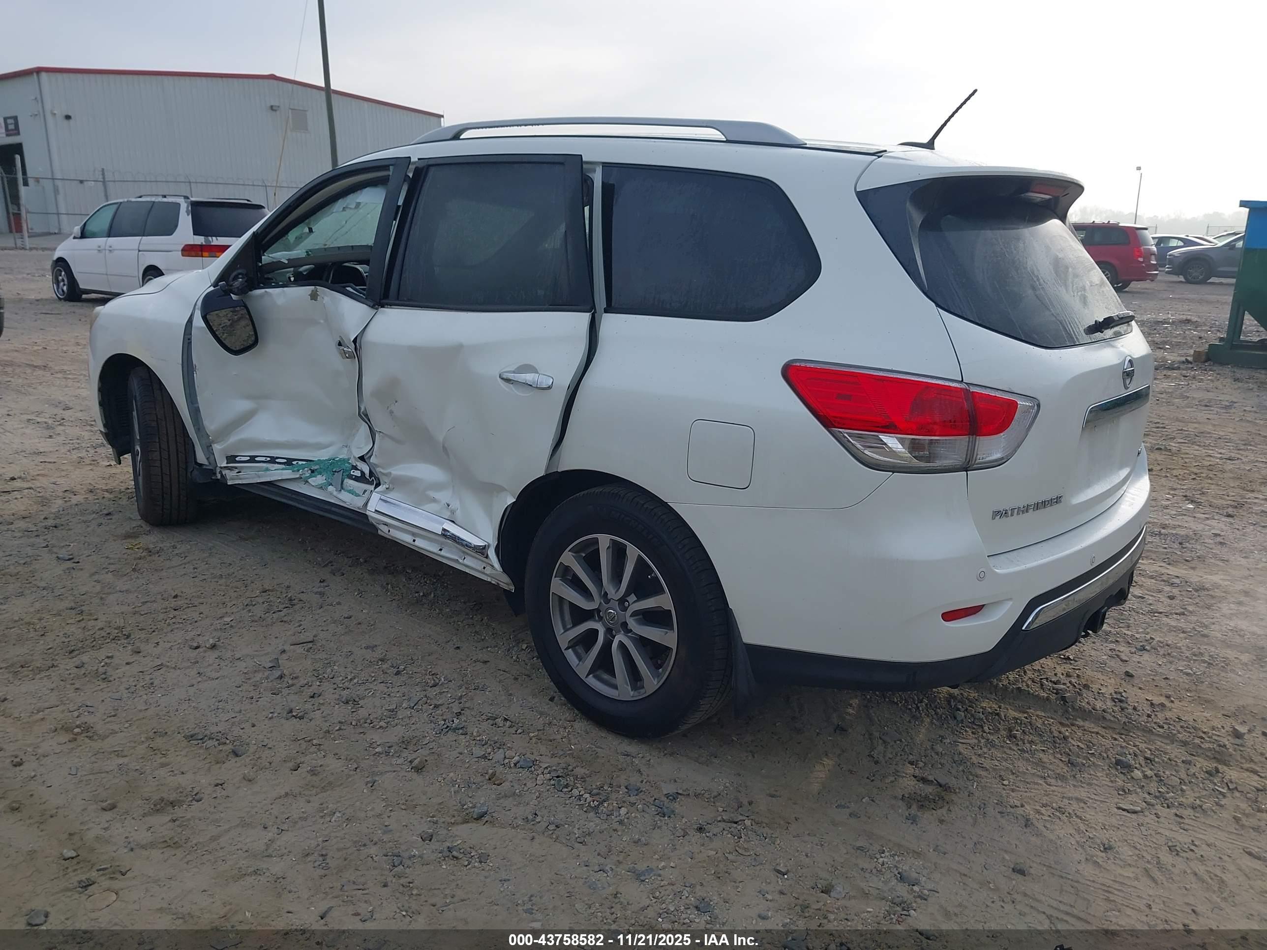 NISSAN PATHFINDER image 3