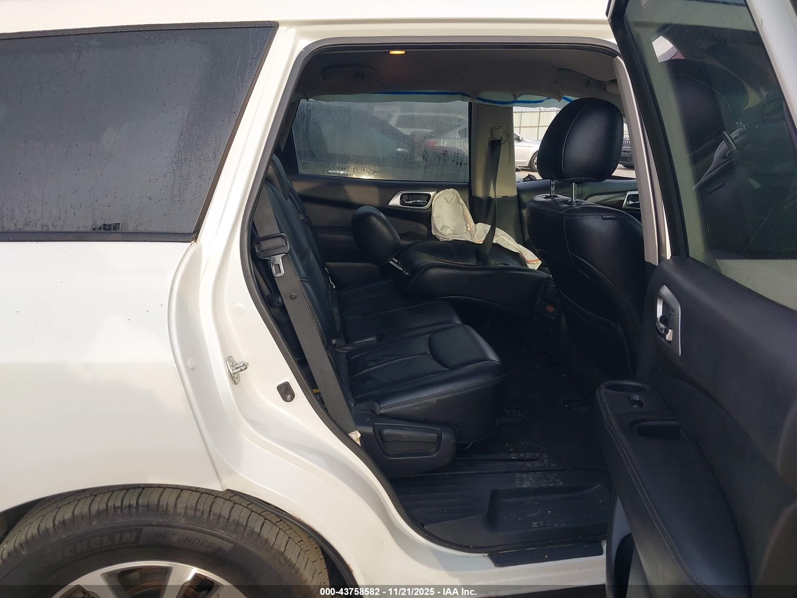 NISSAN PATHFINDER image 8