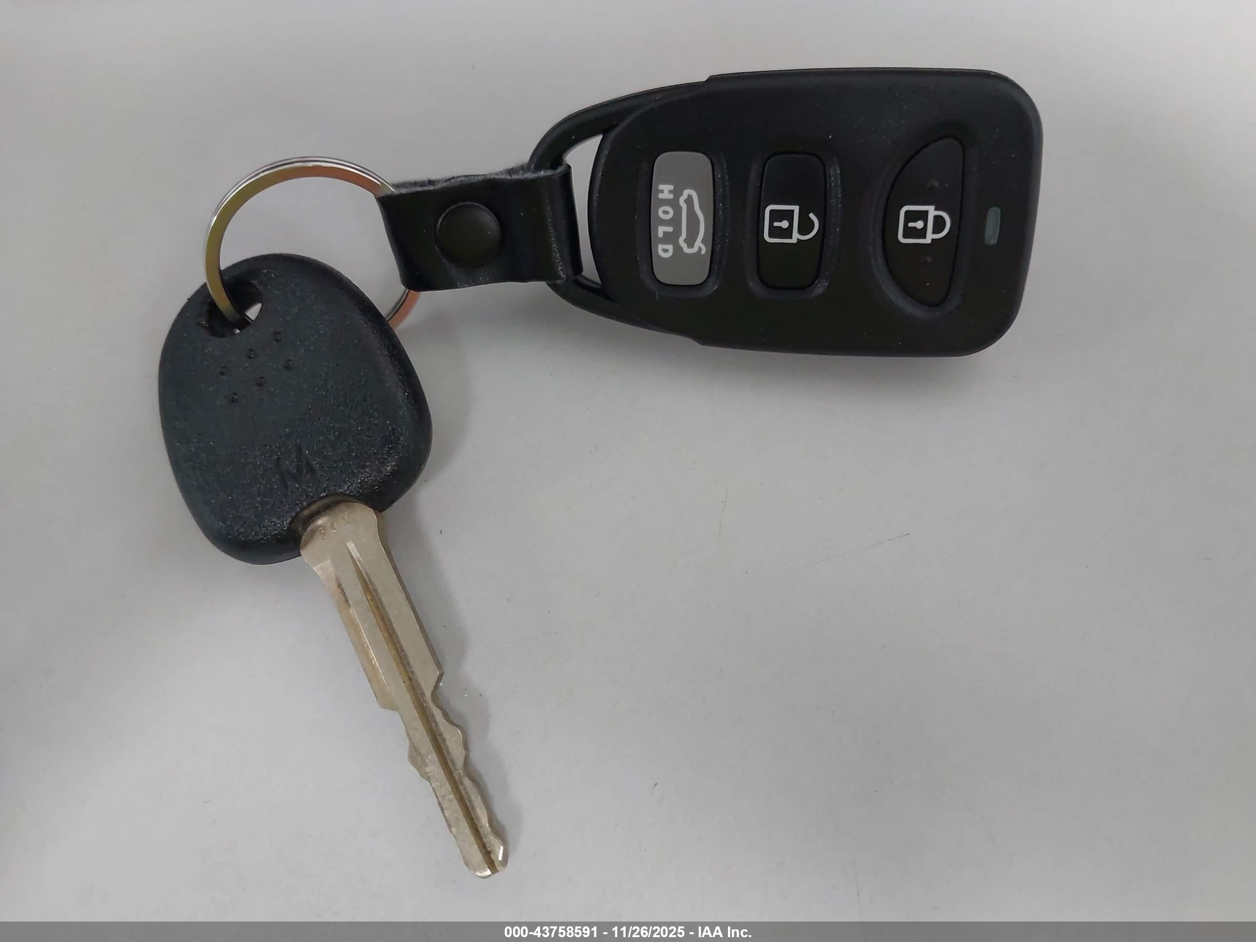 HYUNDAI ELANTRA image 11