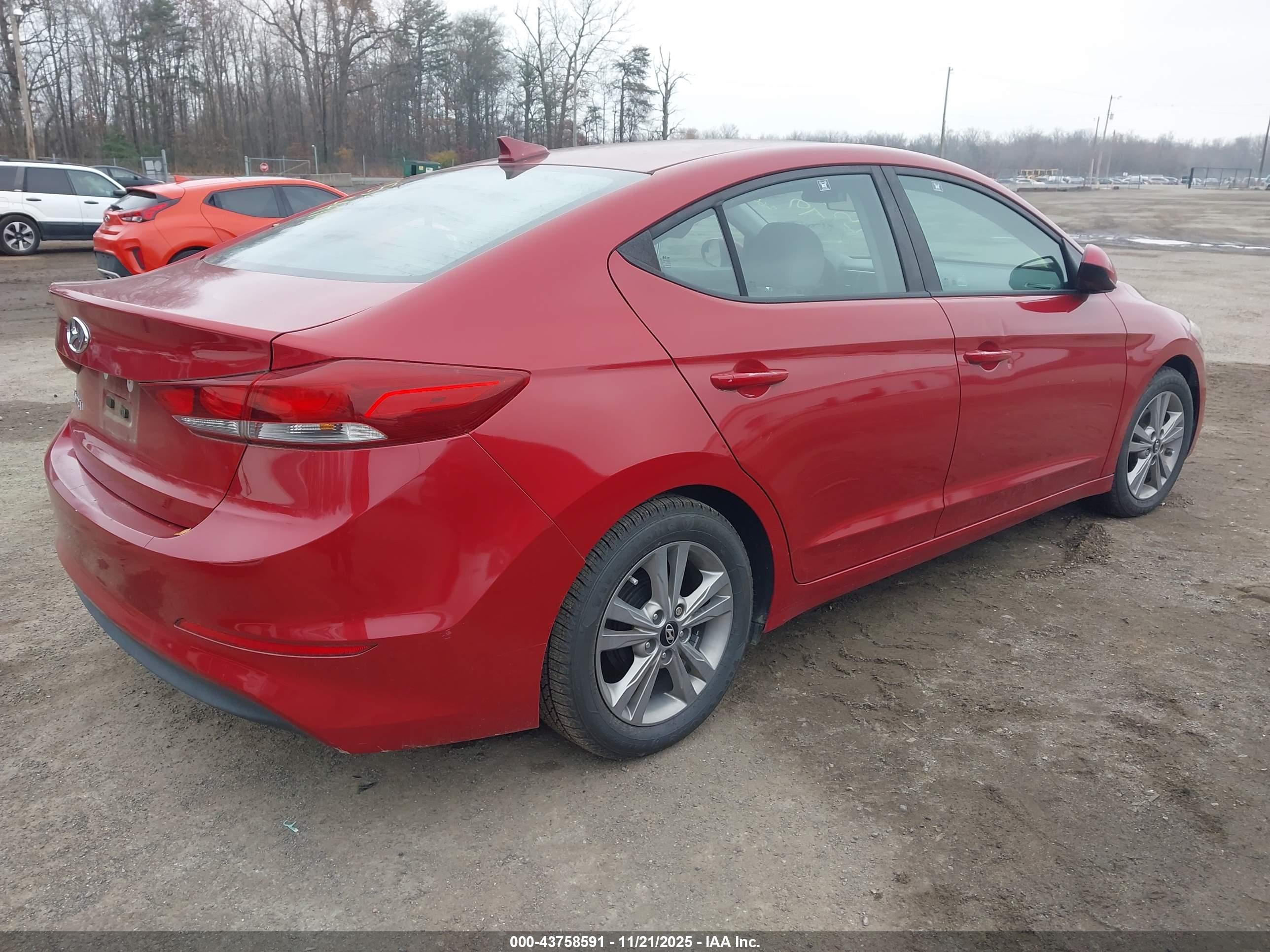 HYUNDAI ELANTRA image 4