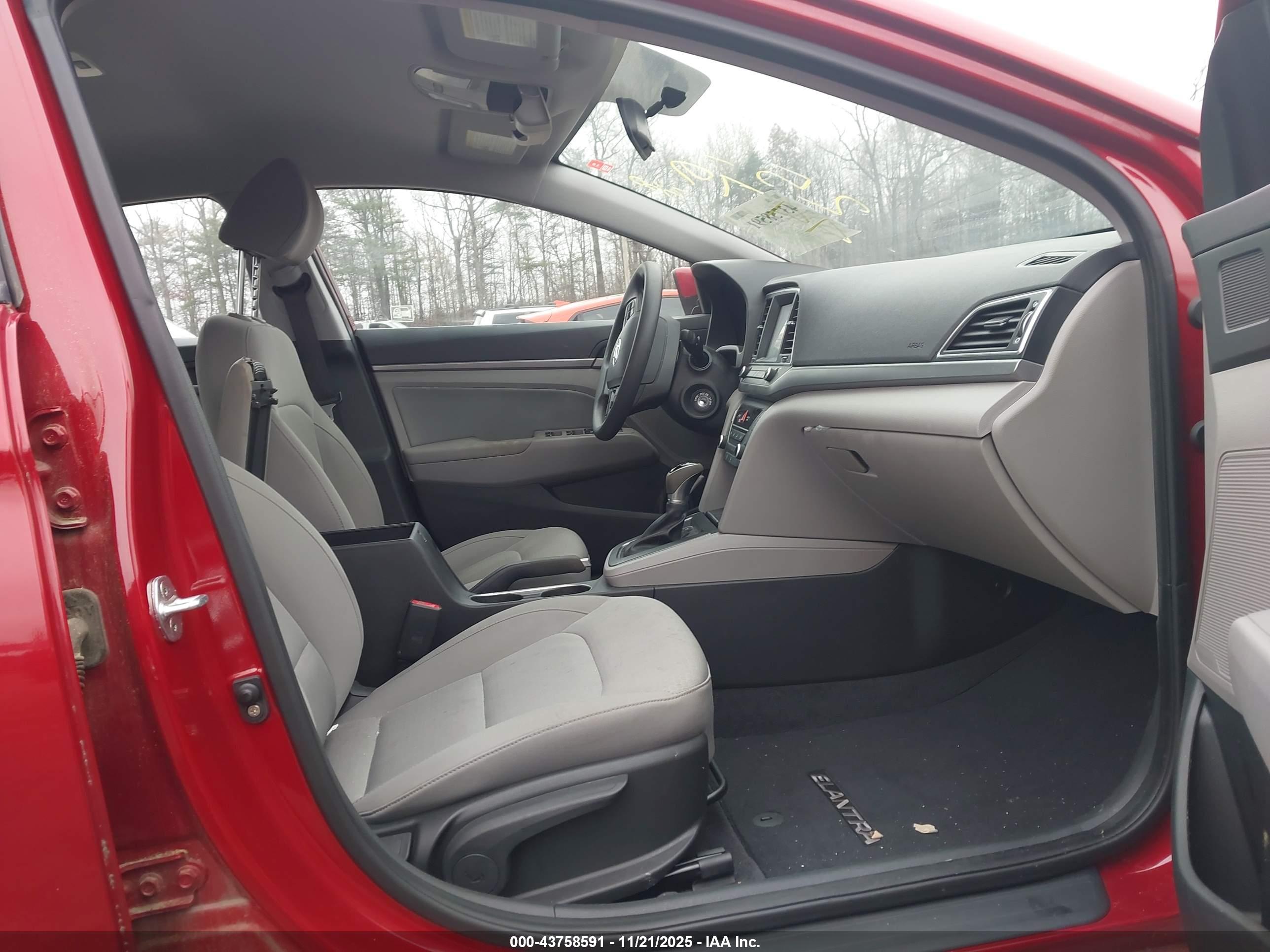 HYUNDAI ELANTRA image 5