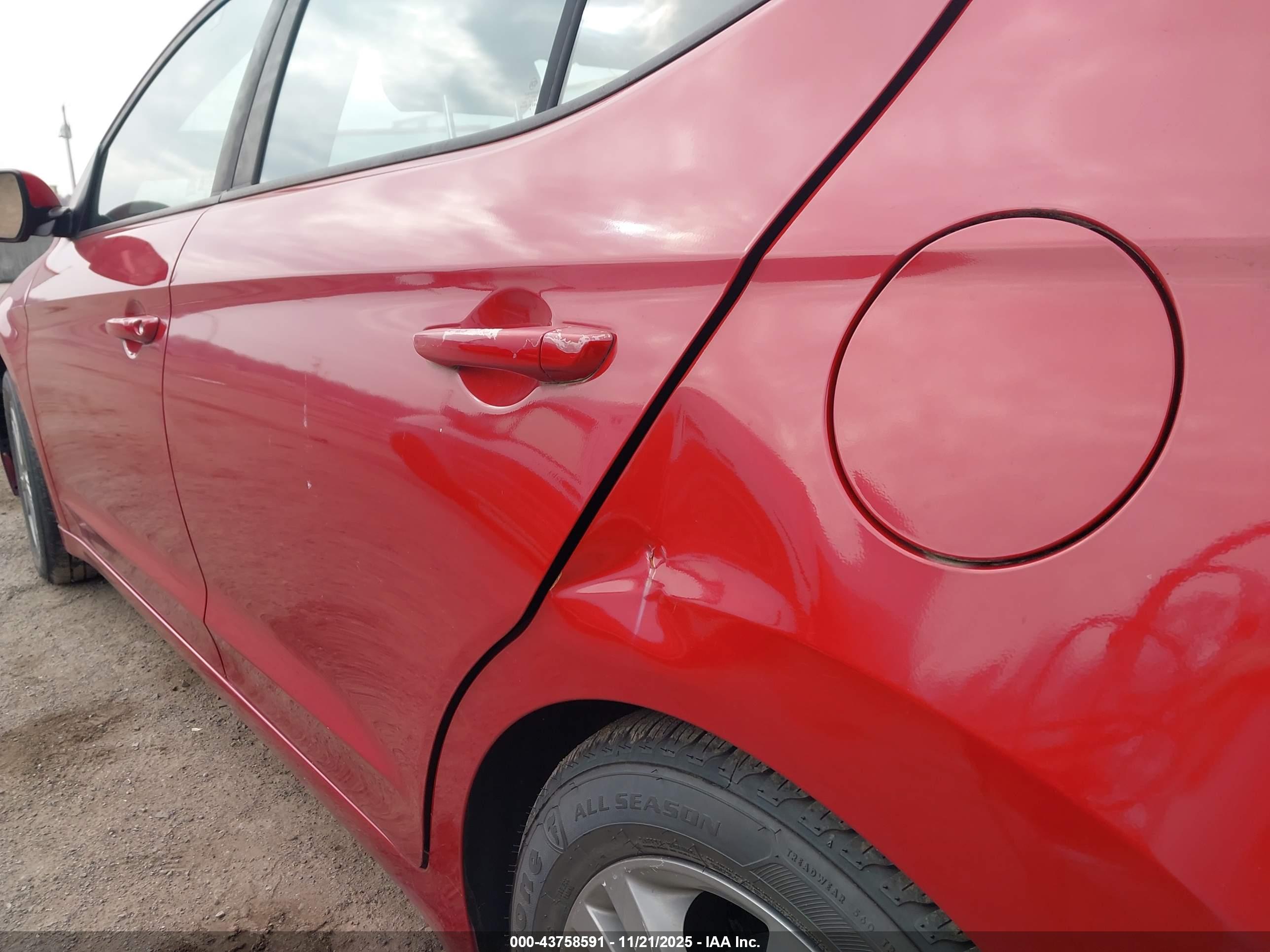 HYUNDAI ELANTRA image 6