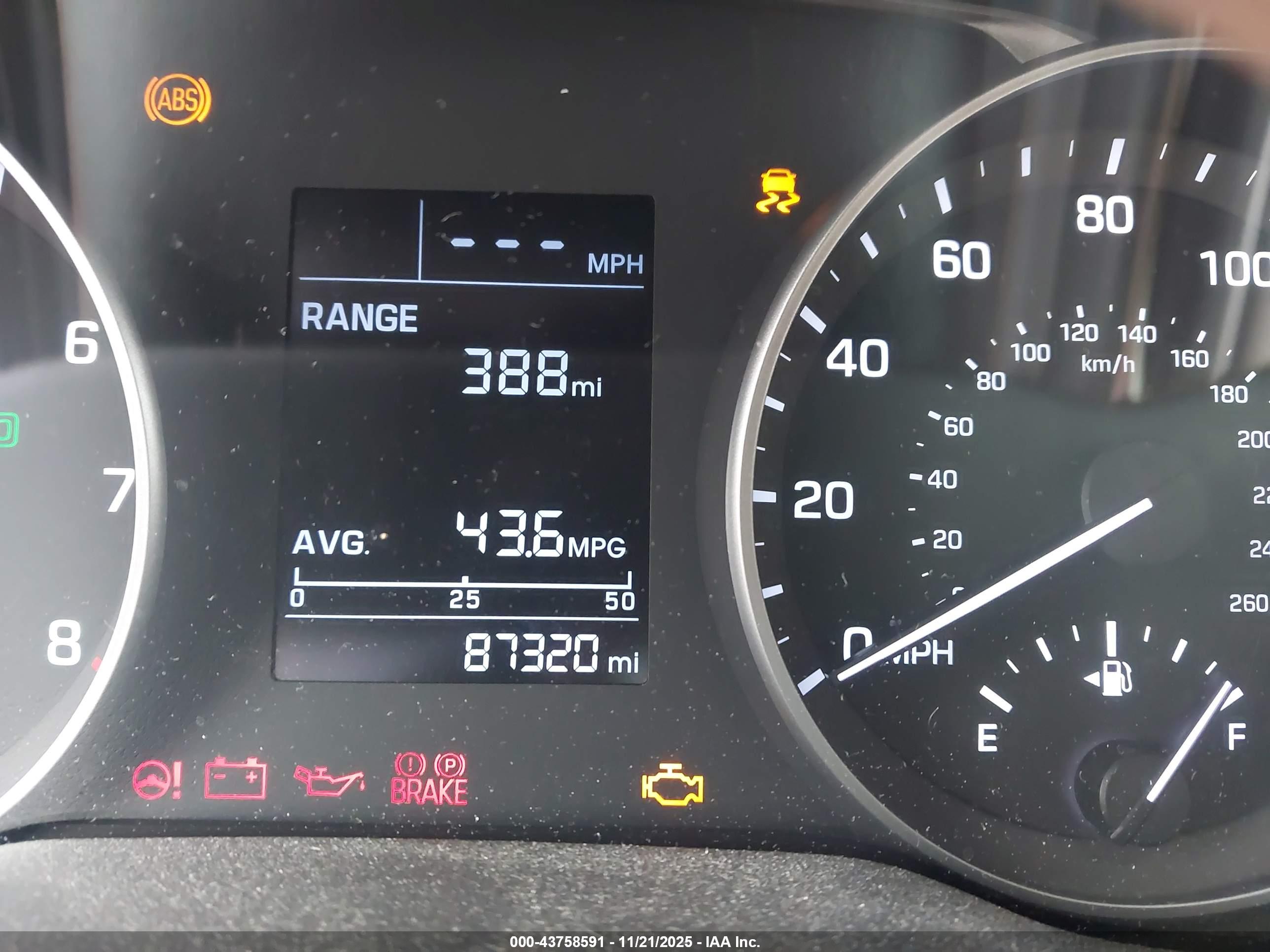 HYUNDAI ELANTRA image 7