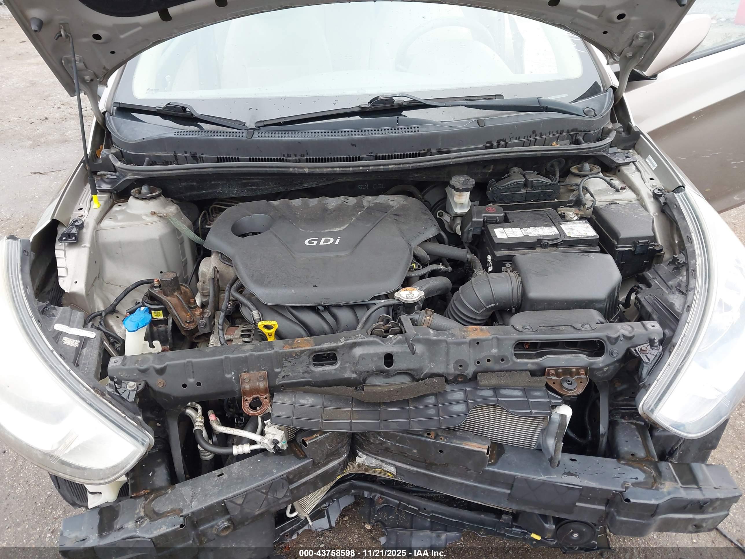 HYUNDAI ACCENT image 10