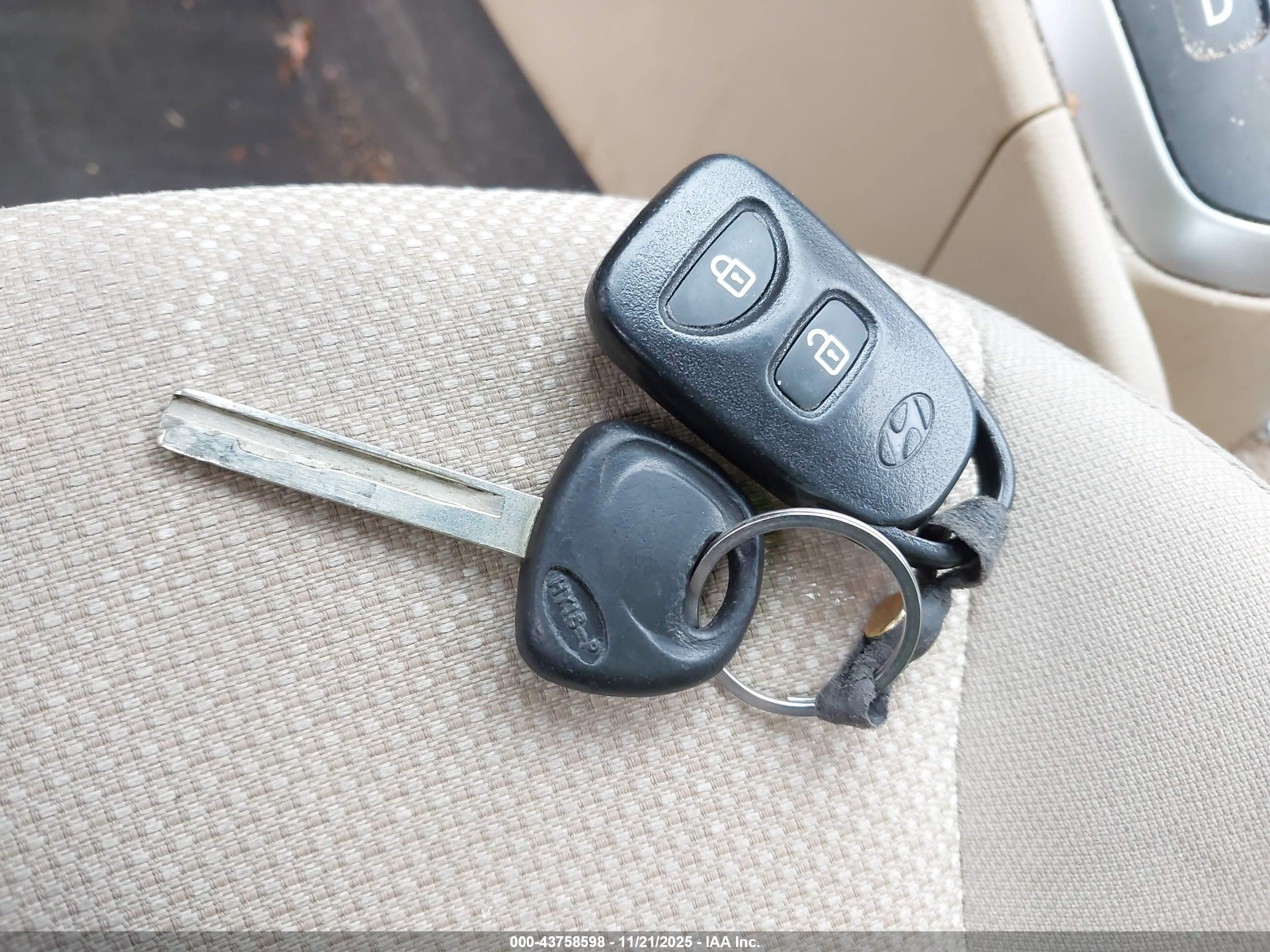 HYUNDAI ACCENT image 11