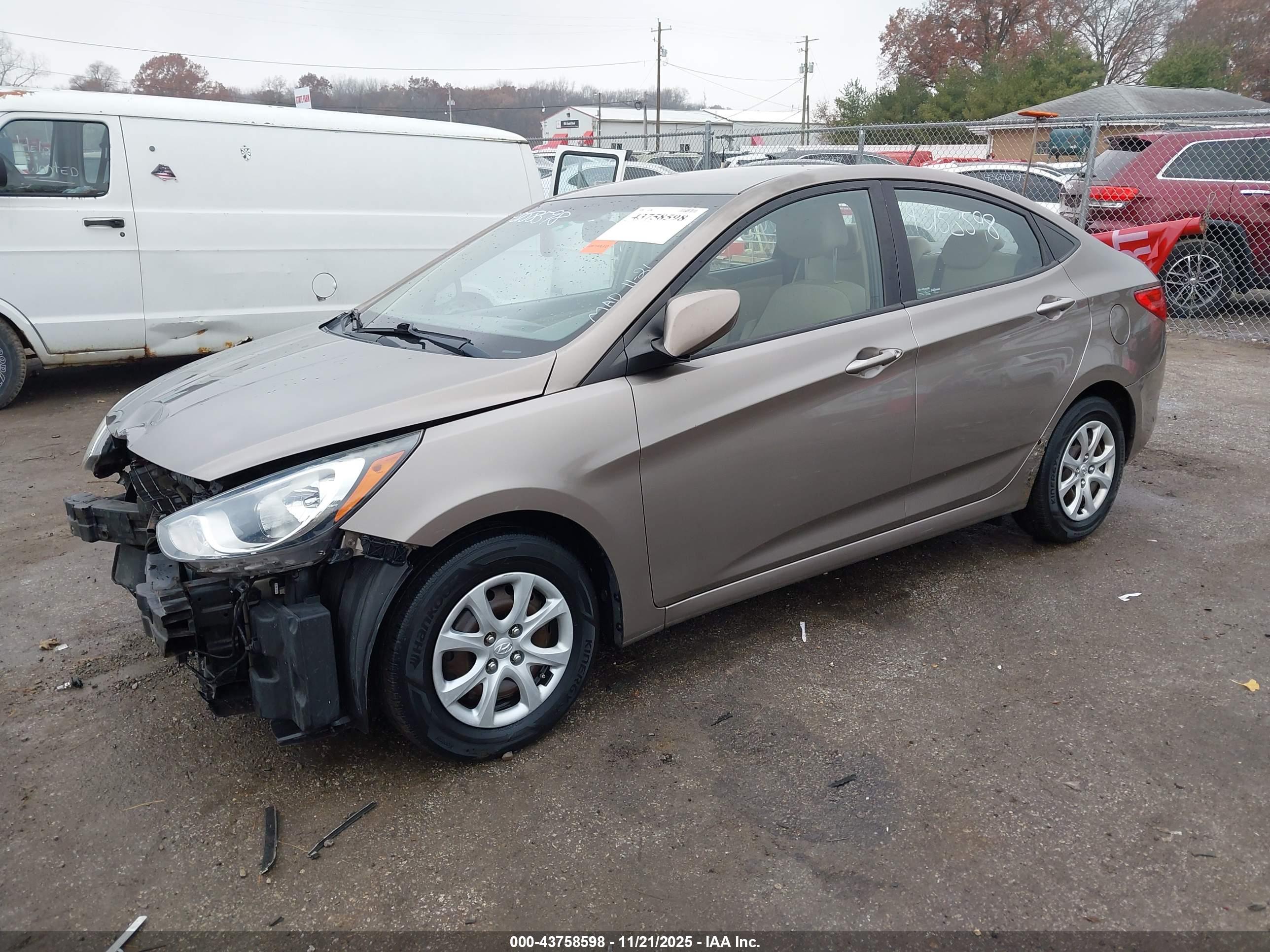 HYUNDAI ACCENT image 2