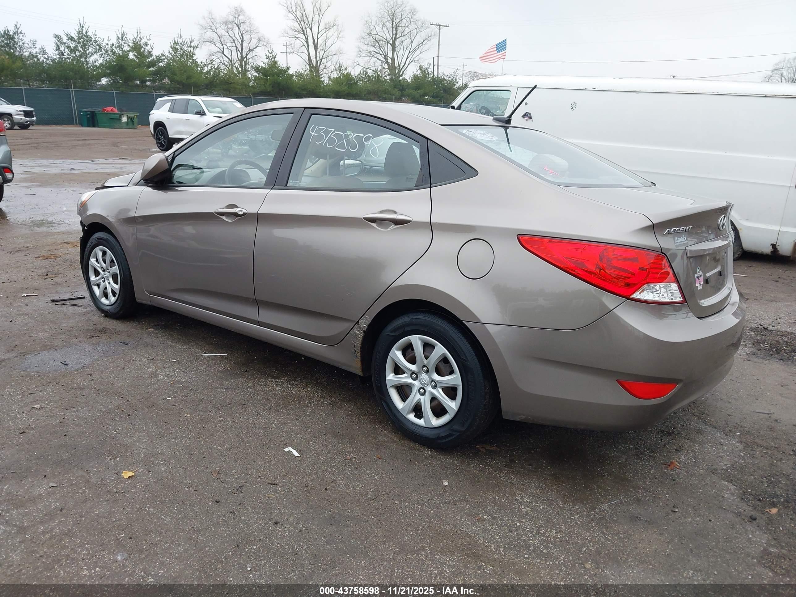 HYUNDAI ACCENT image 3