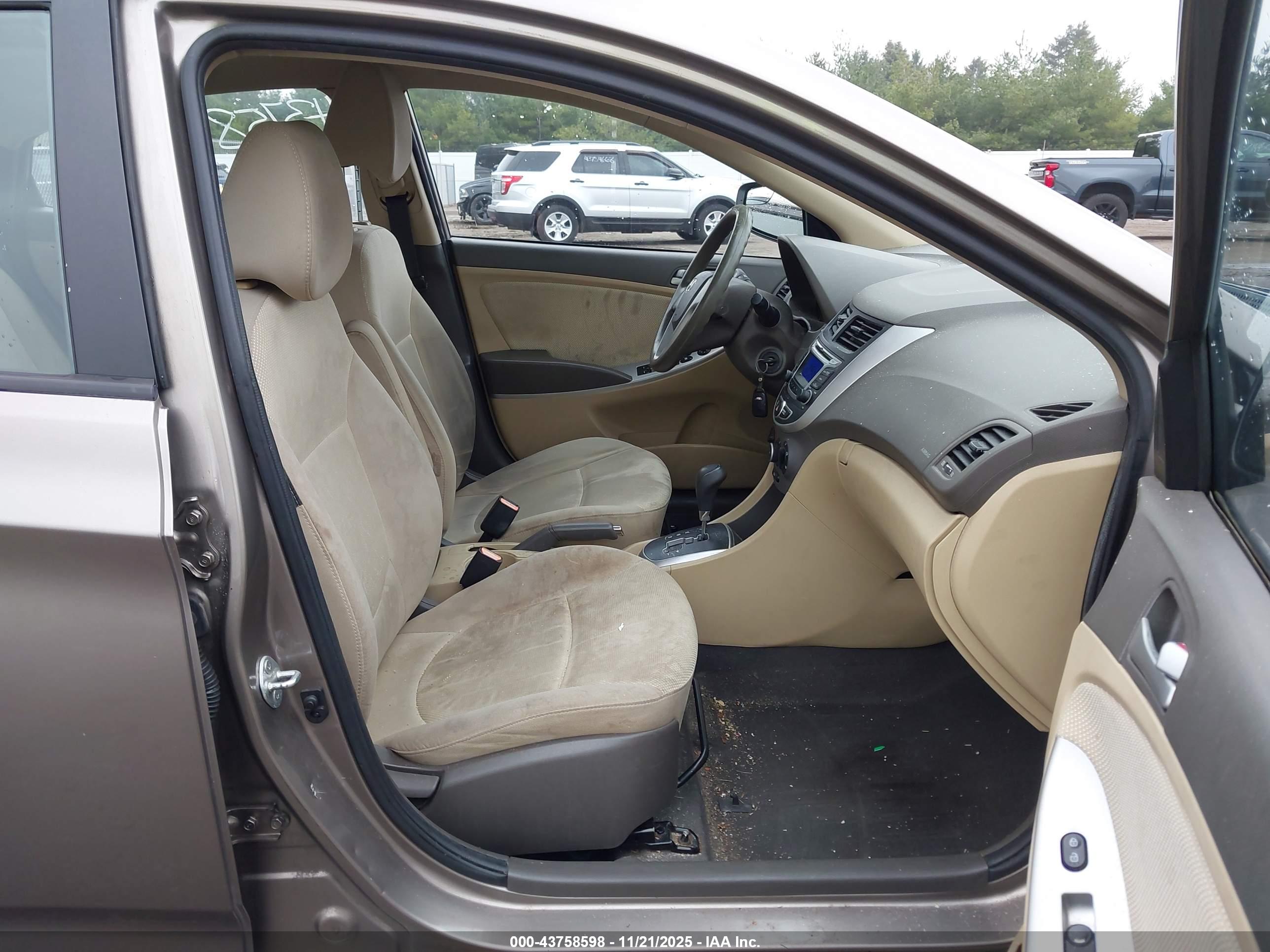 HYUNDAI ACCENT image 5