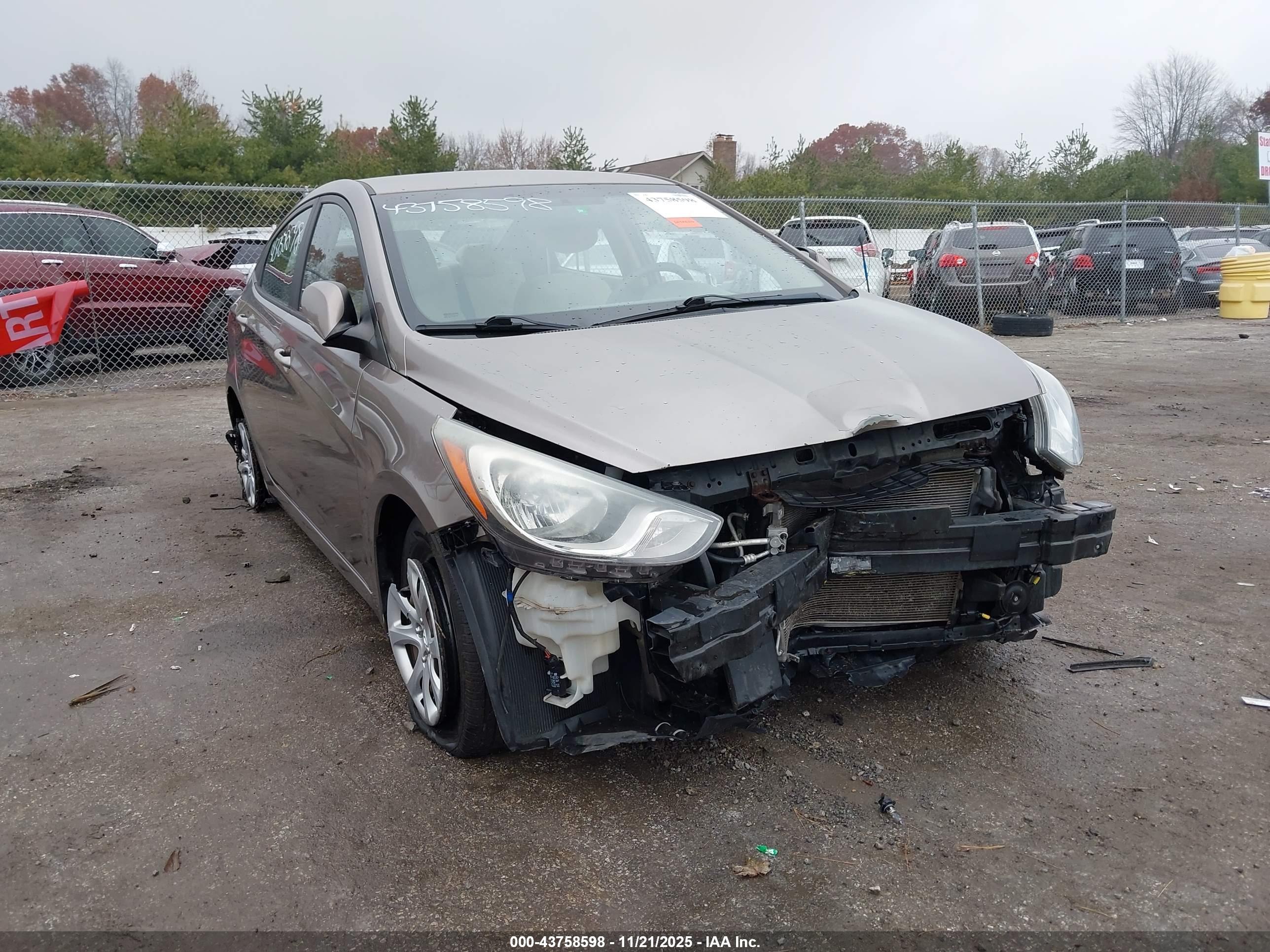 HYUNDAI ACCENT image 6