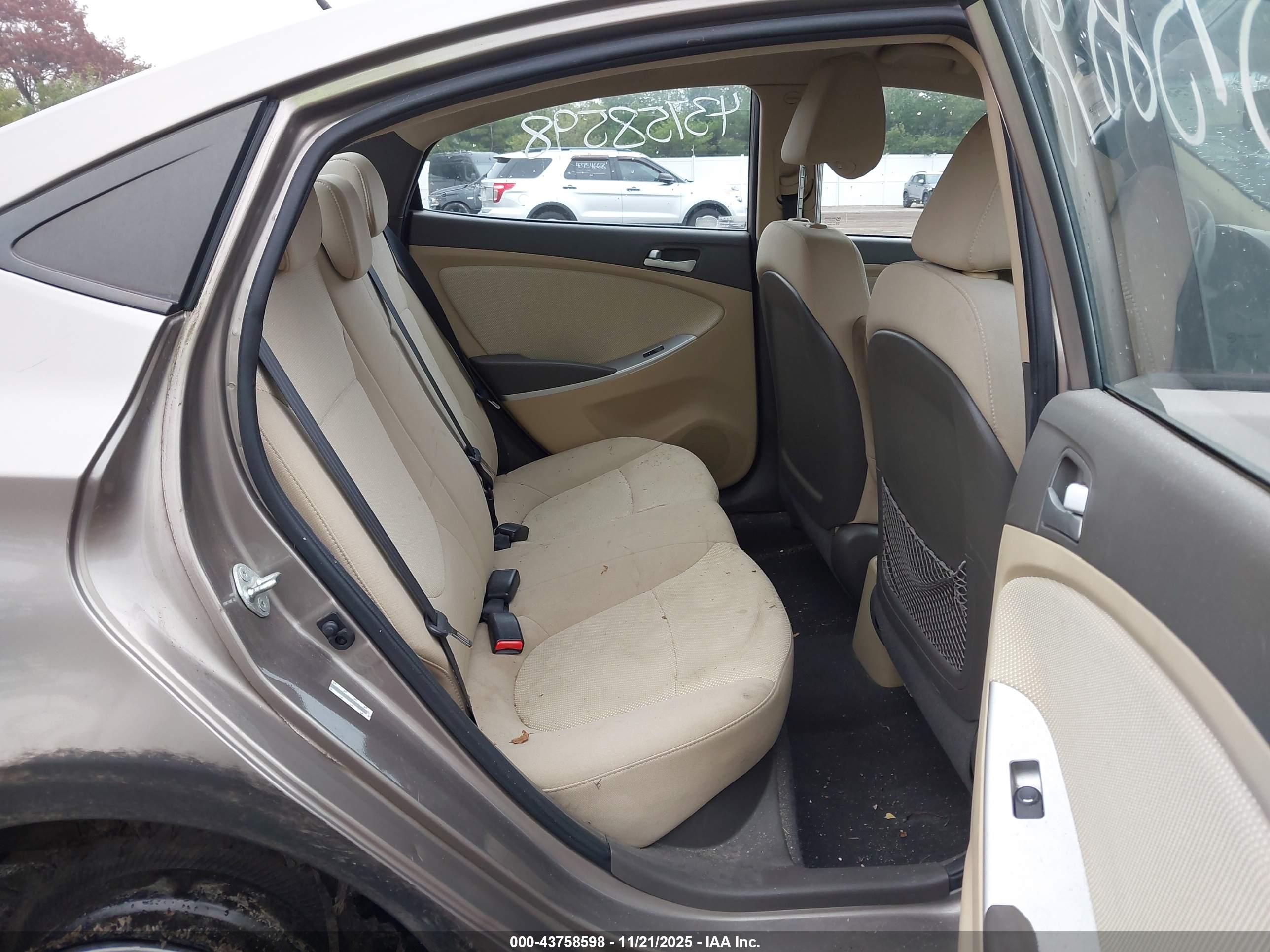HYUNDAI ACCENT image 8