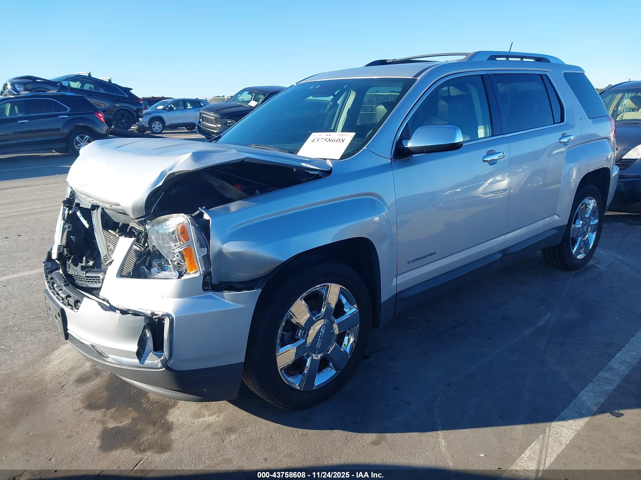 GMC TERRAIN image 2