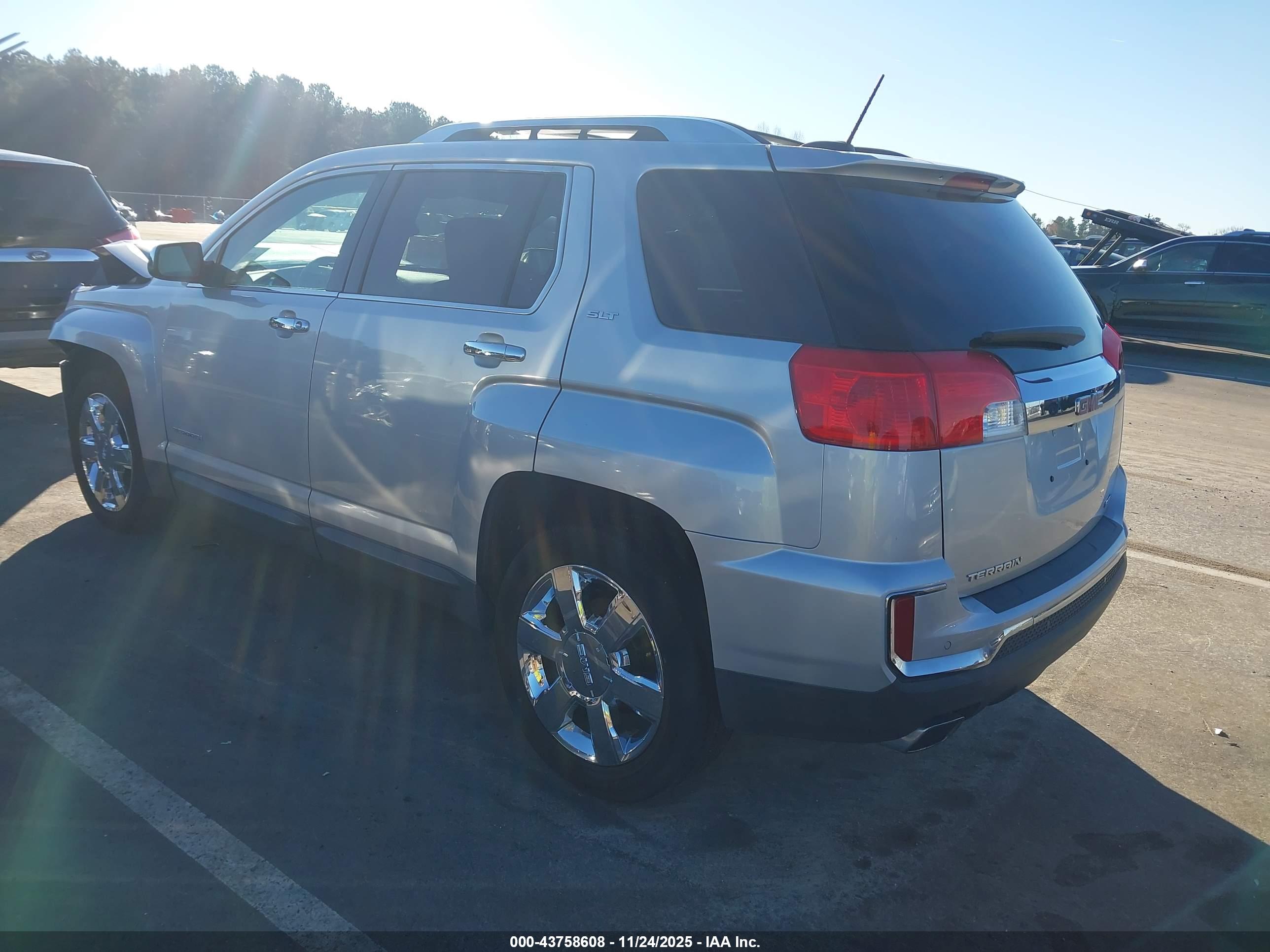 GMC TERRAIN image 3