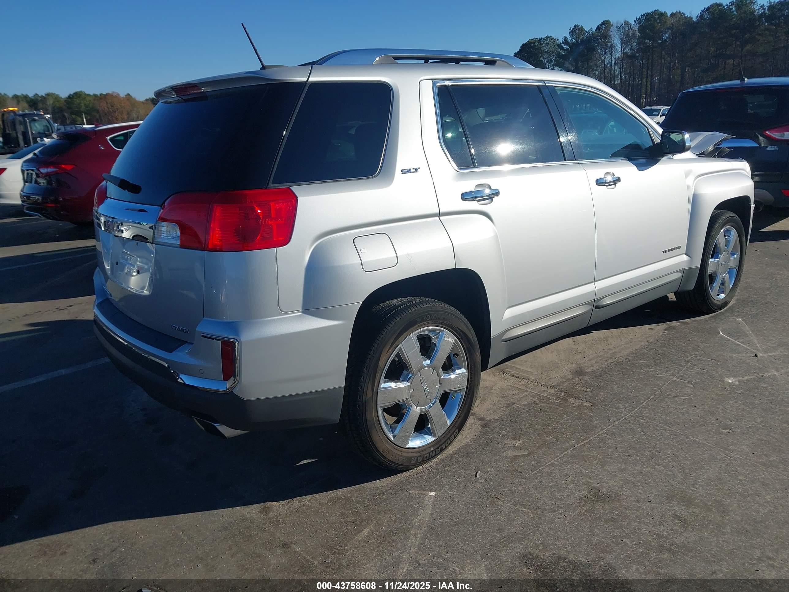 GMC TERRAIN image 4